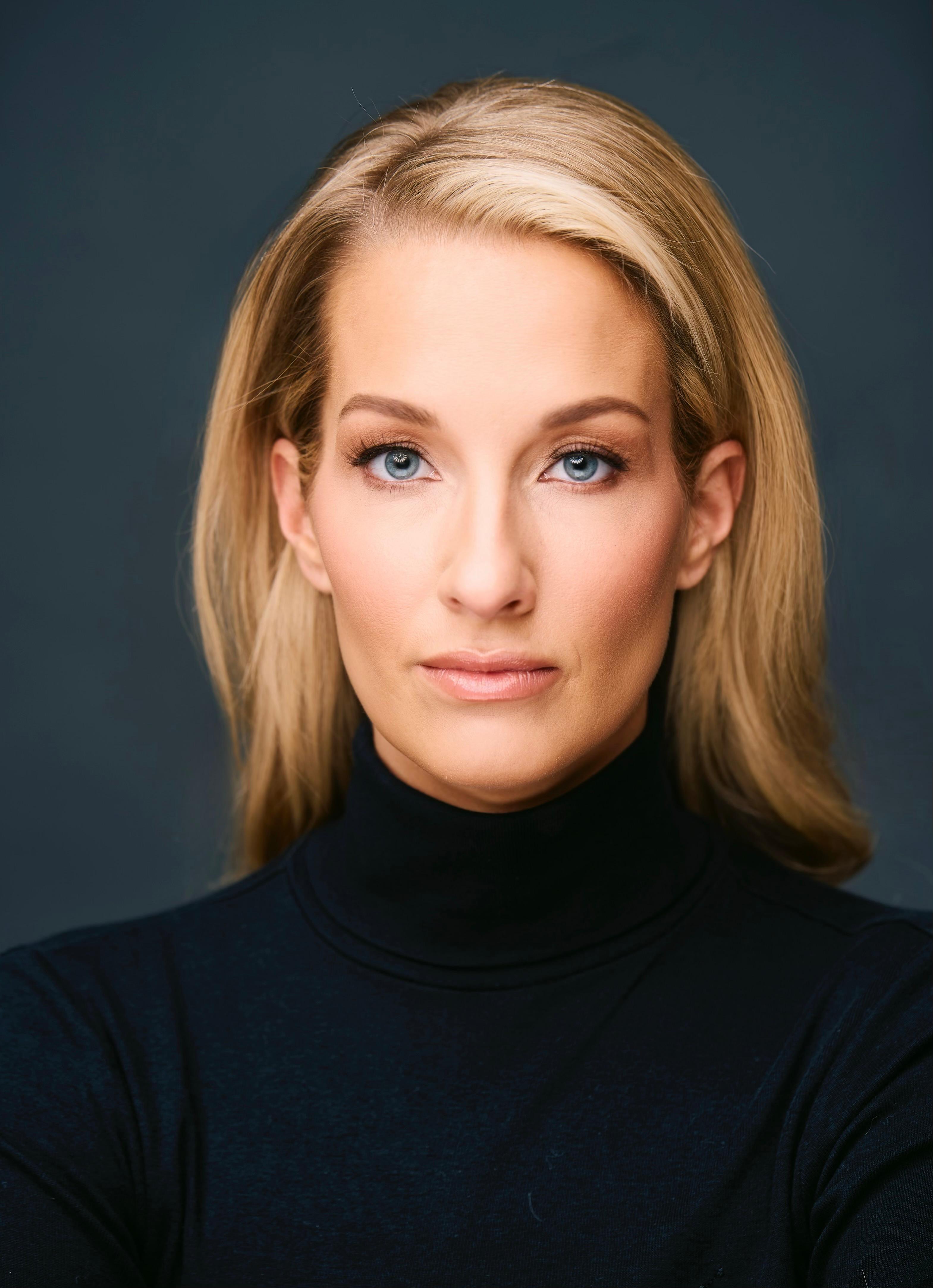 actor Amanda L. Miller large photo