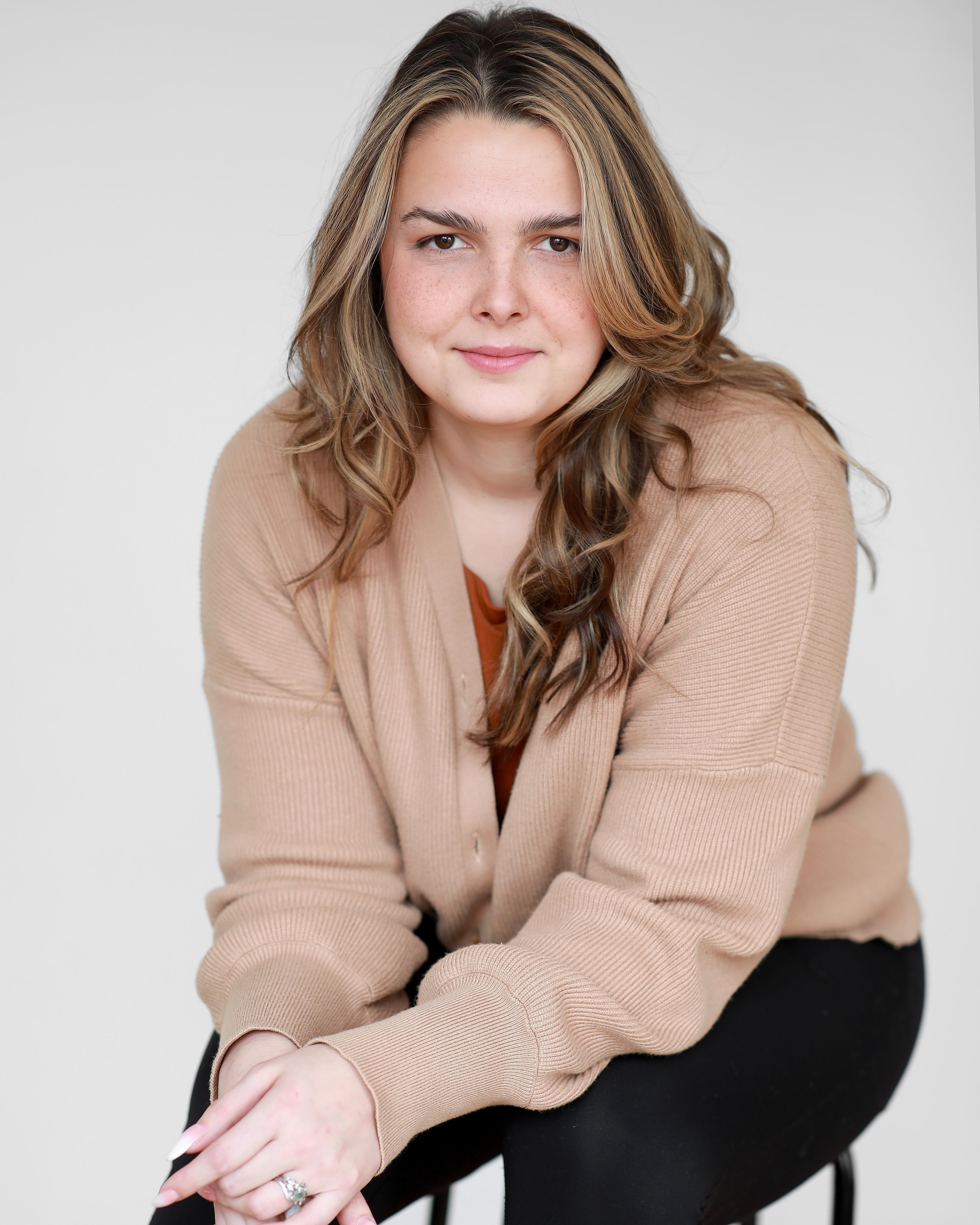 actor Natalie Hurt large photo