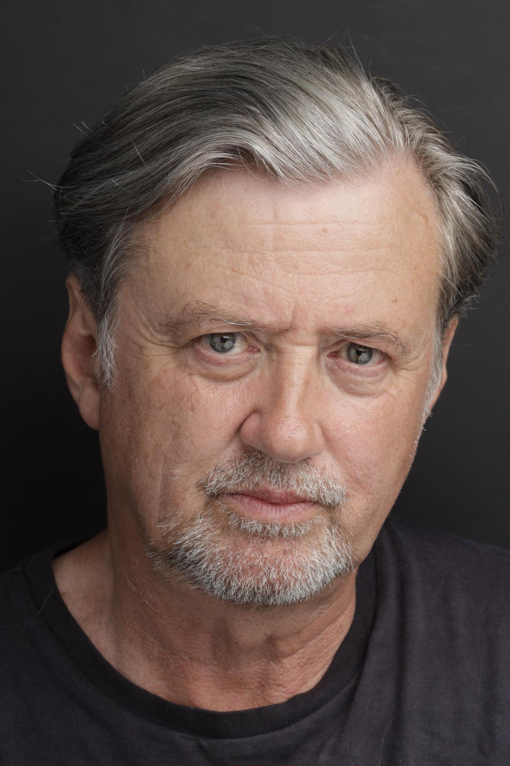 actor Robin Hayter large photo