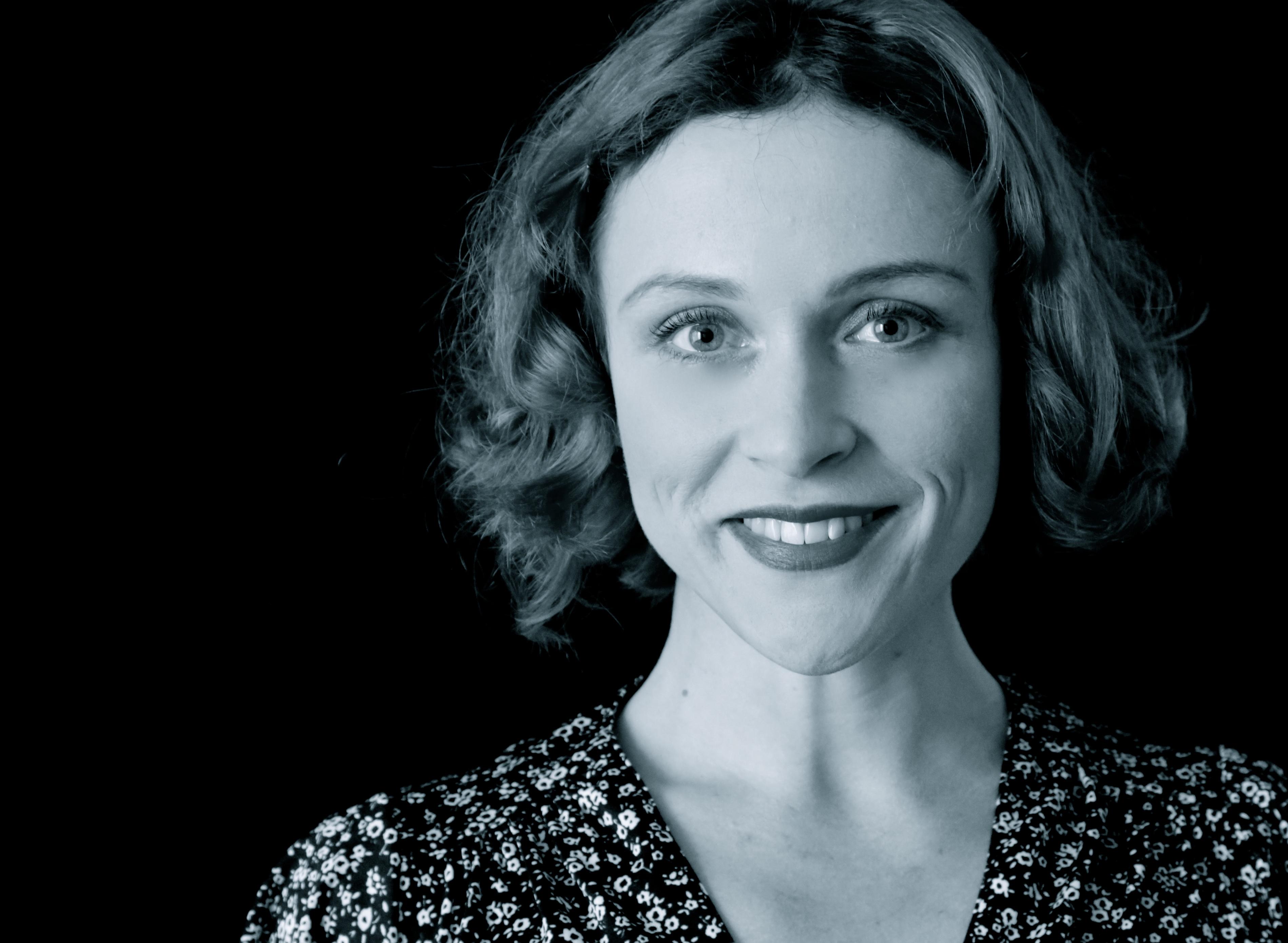 actor Holly Shanahan large photo