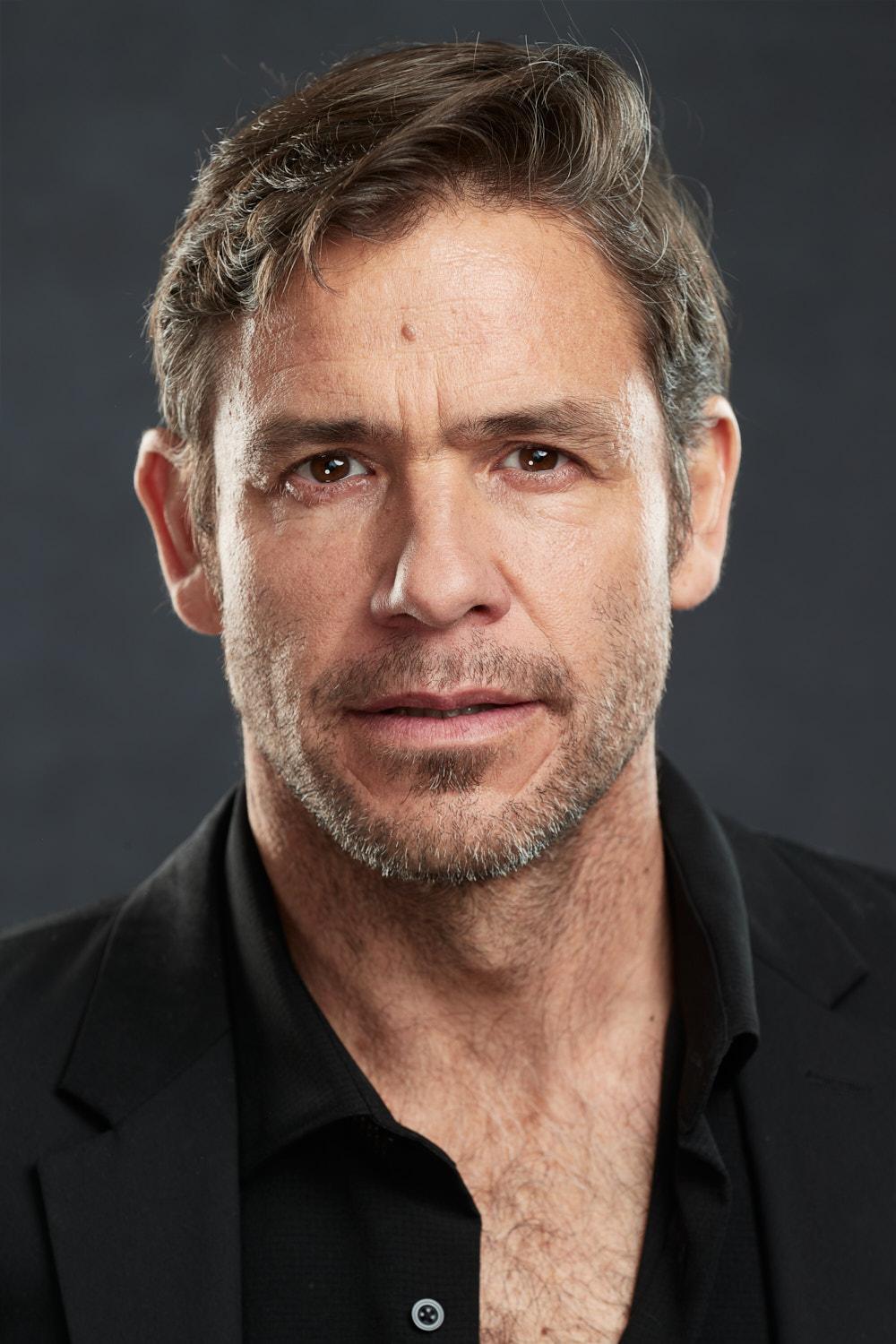 actor Iván Hermés large photo