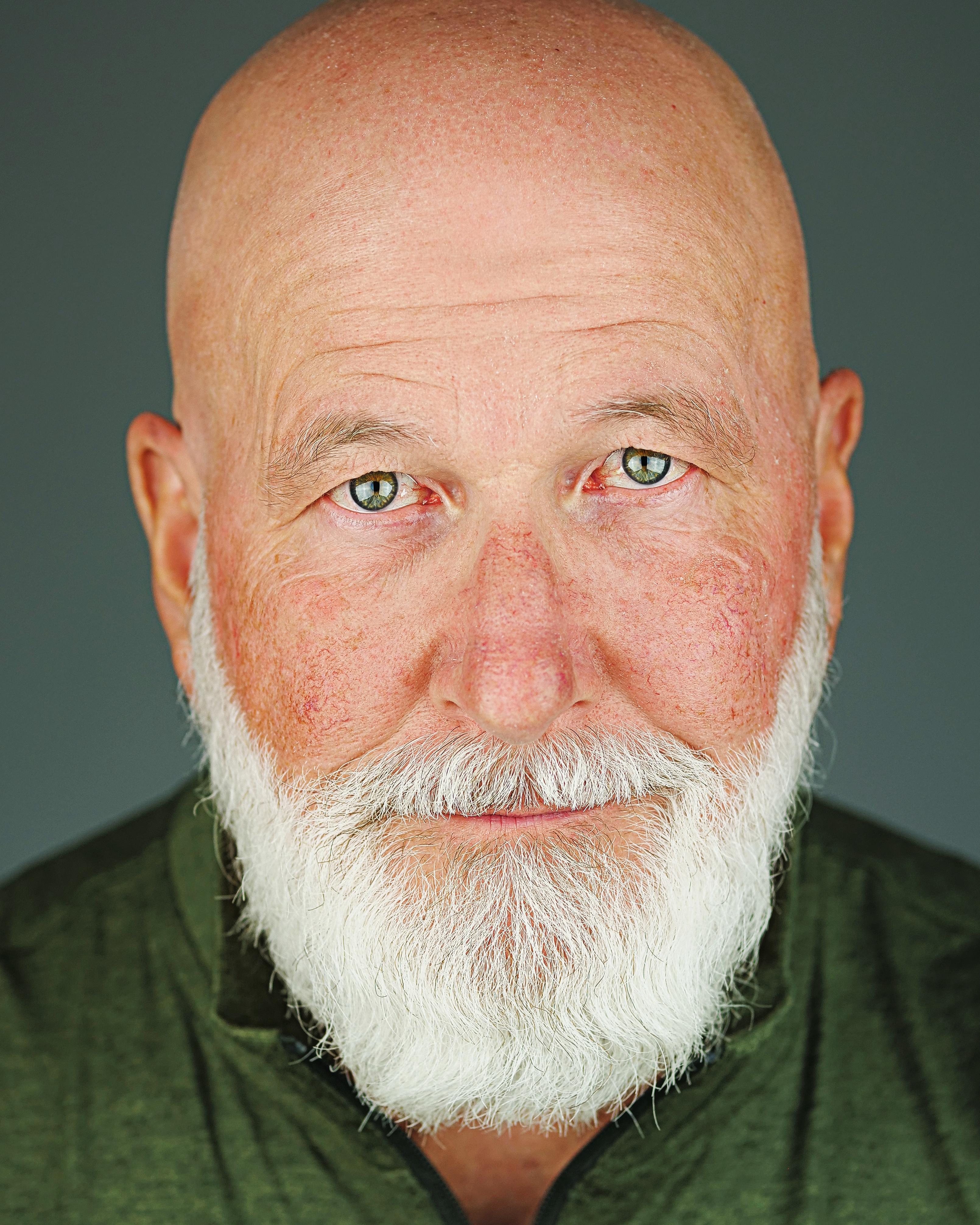 actor Carl Savering large photo