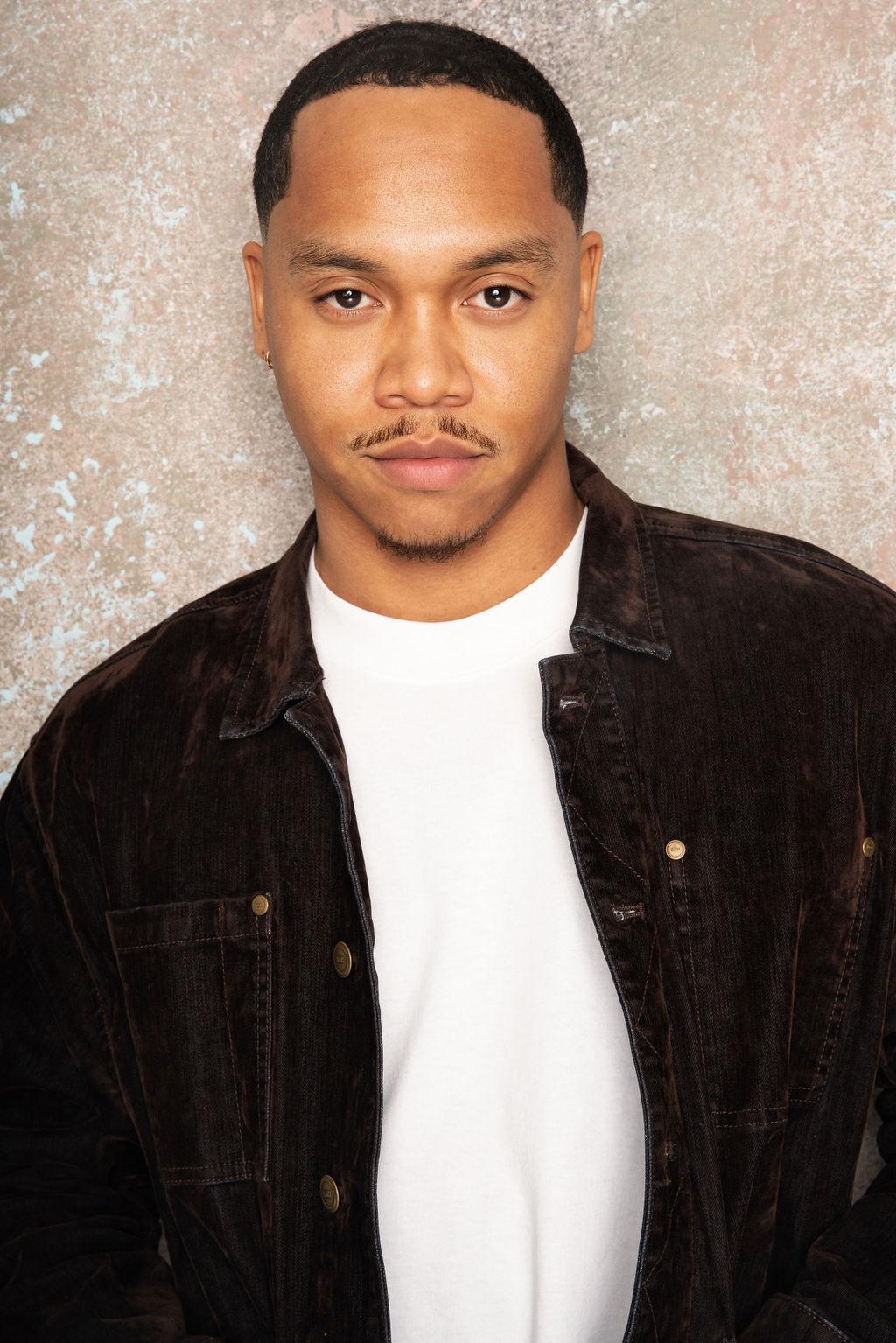 actor Justin Perry large photo