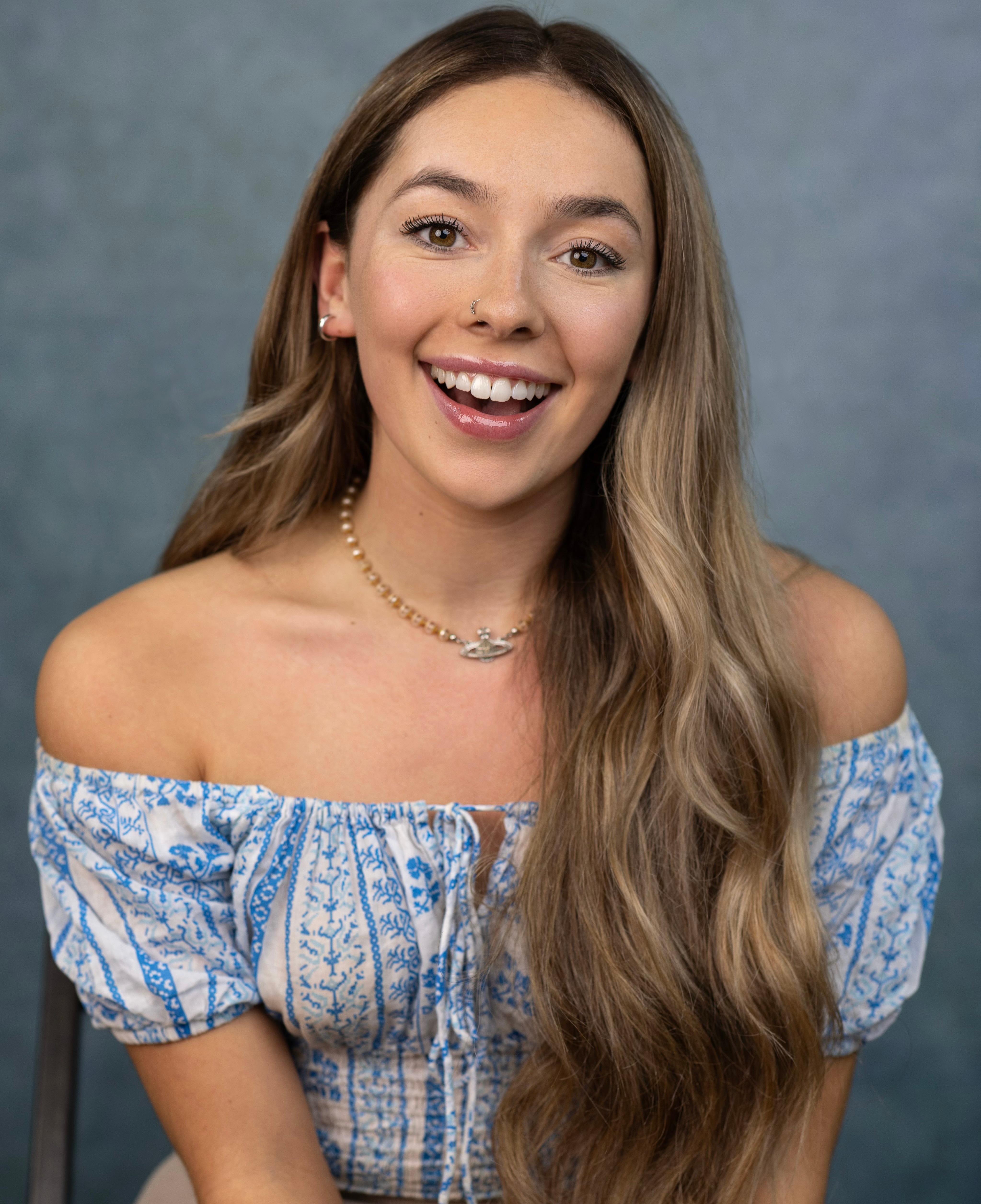 actor Leona Roberts large photo