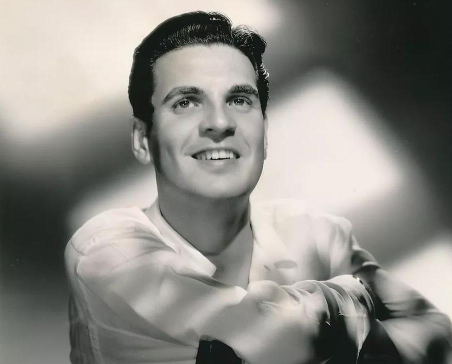 actor Johnny Clark large photo