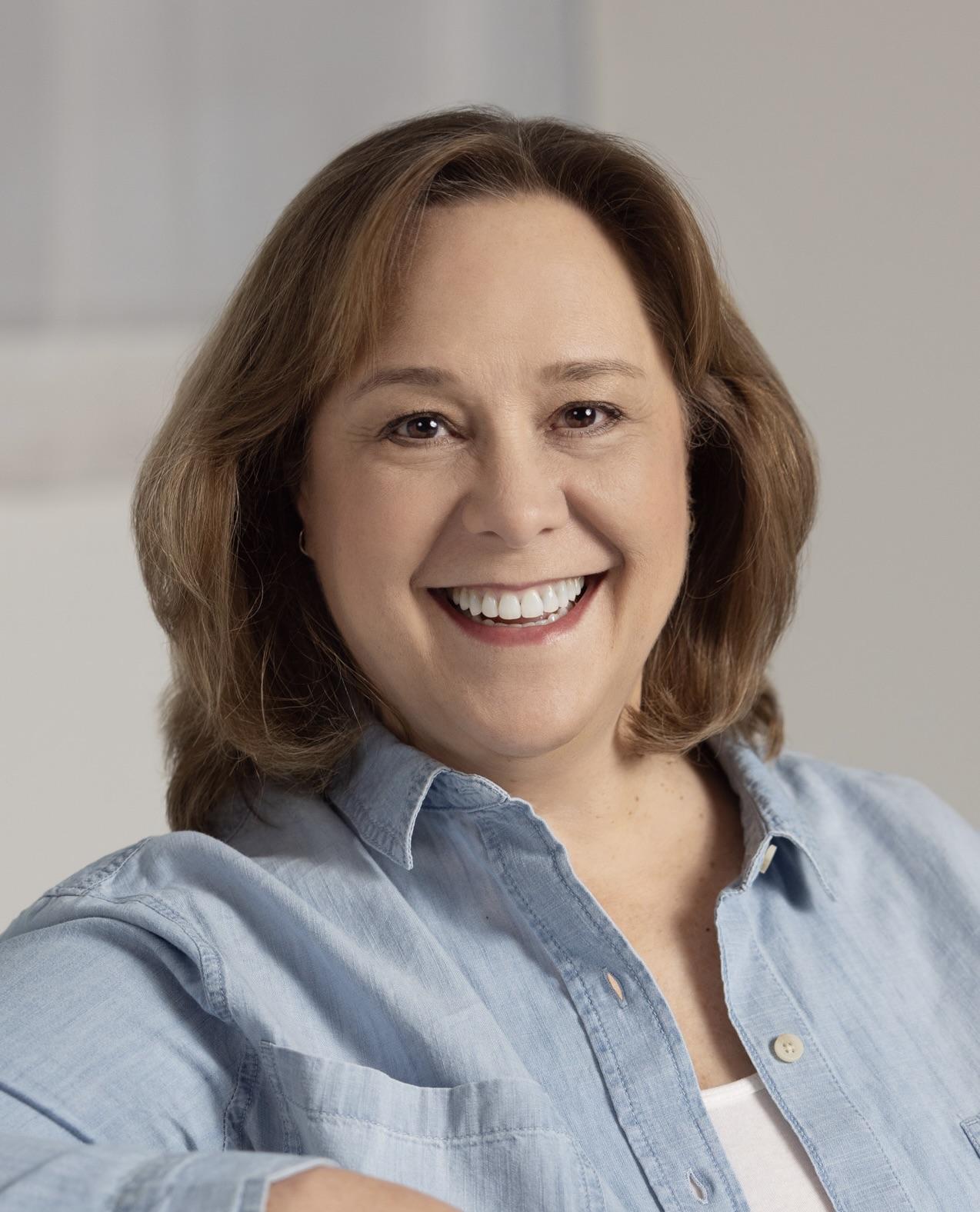 actor Lorraine Knox large photo