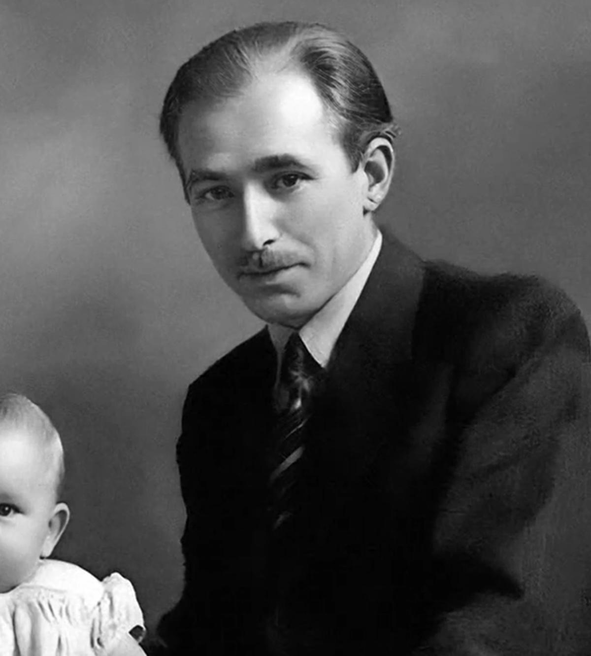 actor Robert Plant Sr. large photo