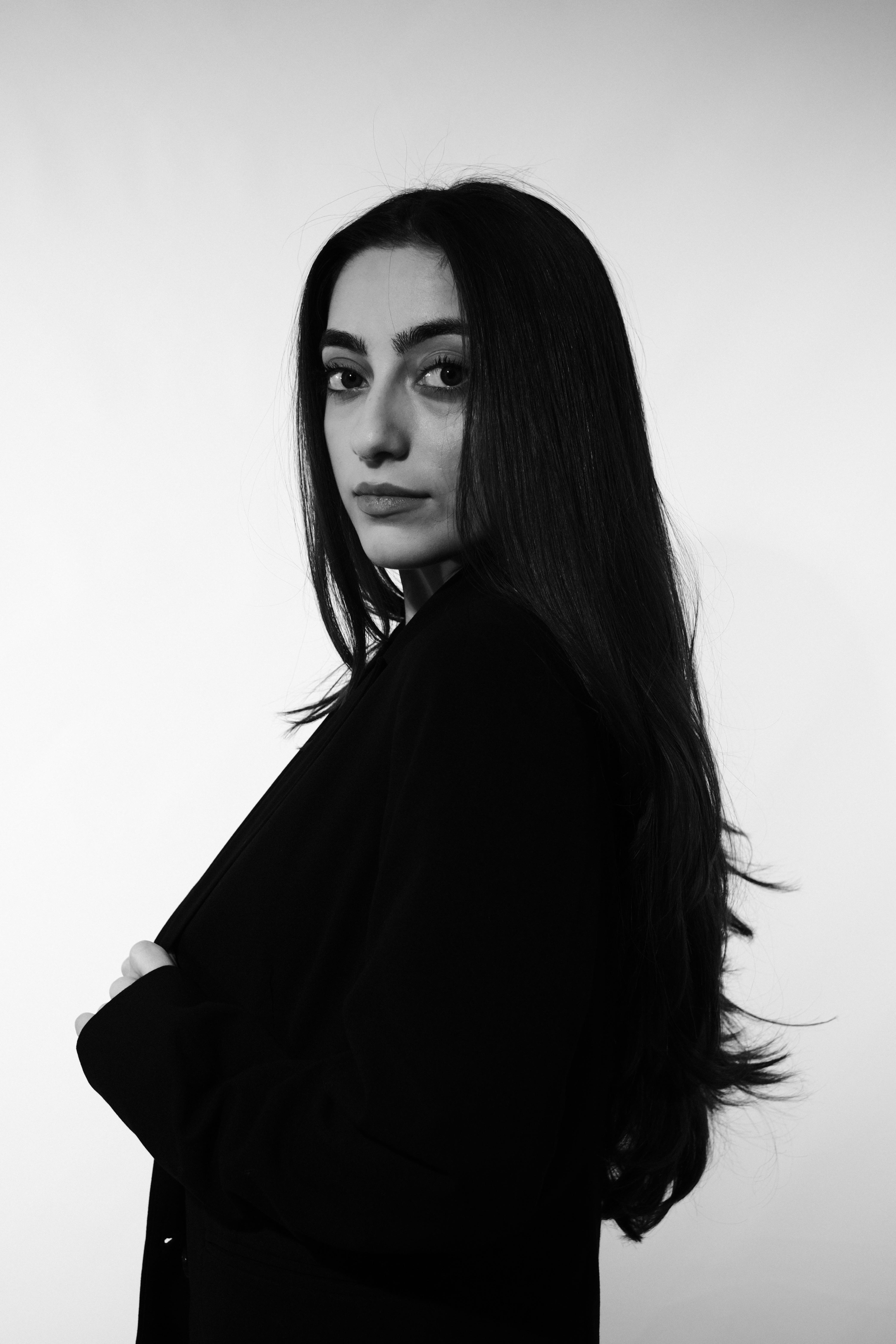 actor Amber Afzali large photo