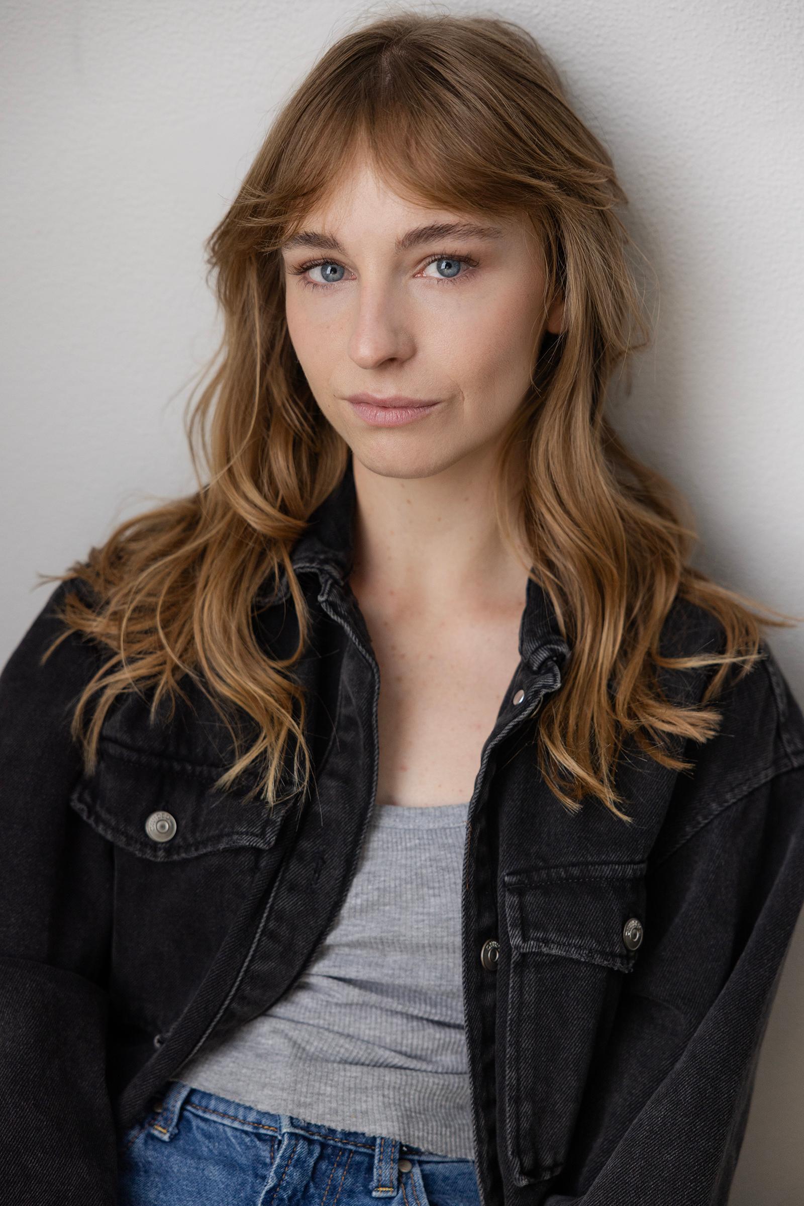 actor Molly Curnow large photo