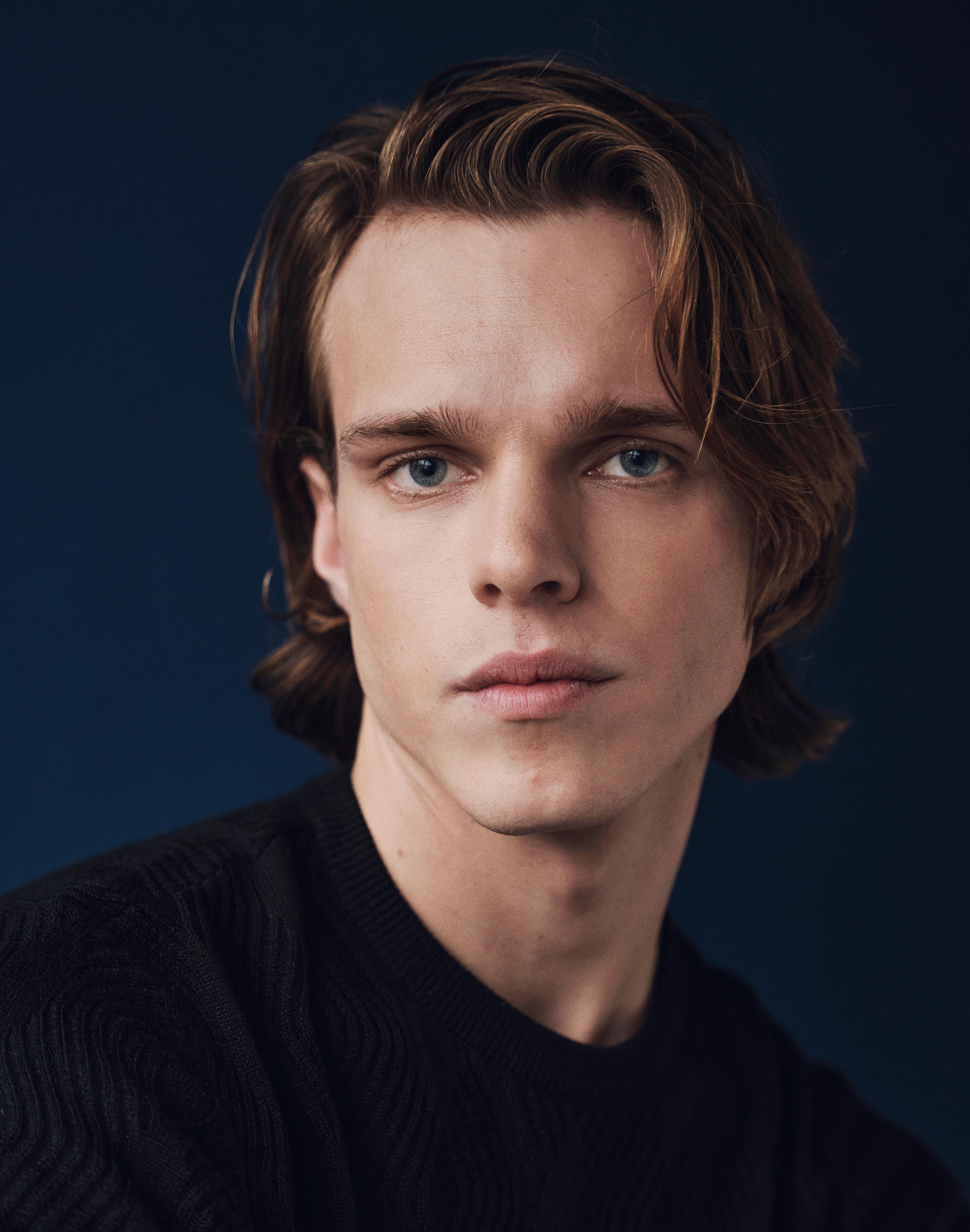 actor Finn Bennett large photo