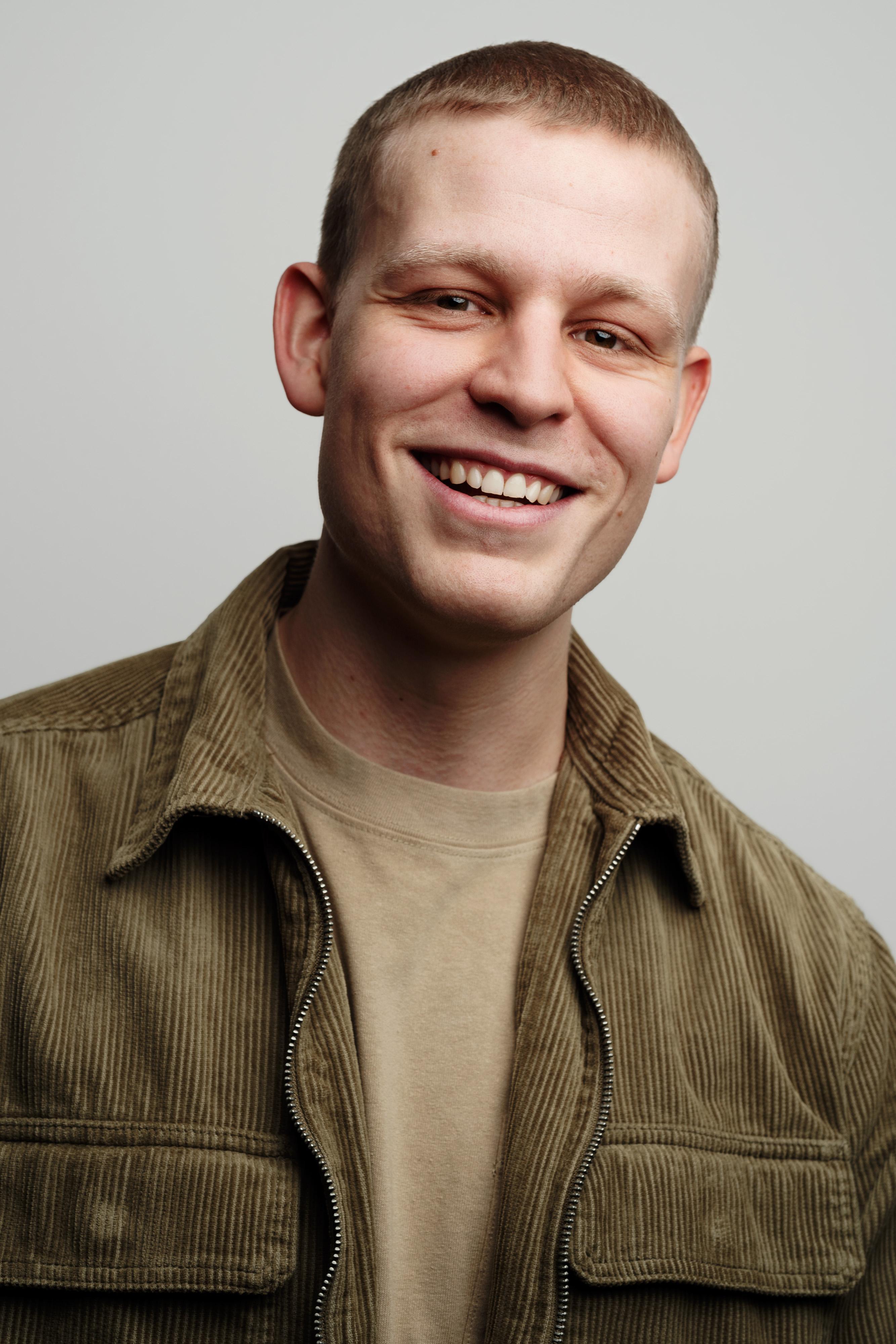 actor Jake Lampert large photo