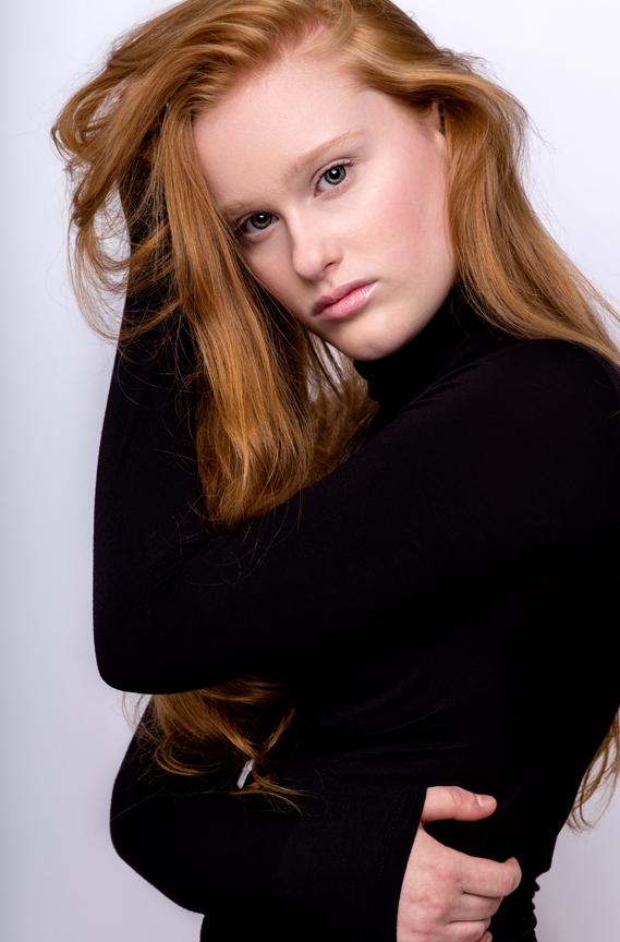 actor Avery Harrah large photo