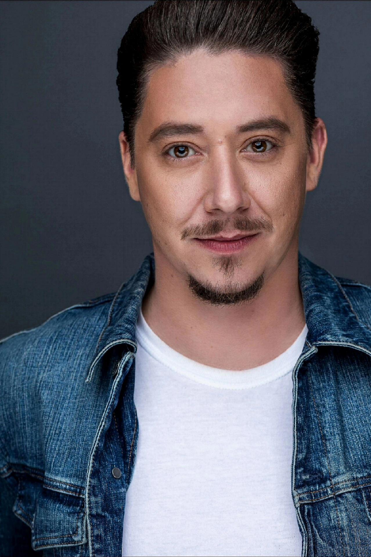 actor Chris Wilson large photo