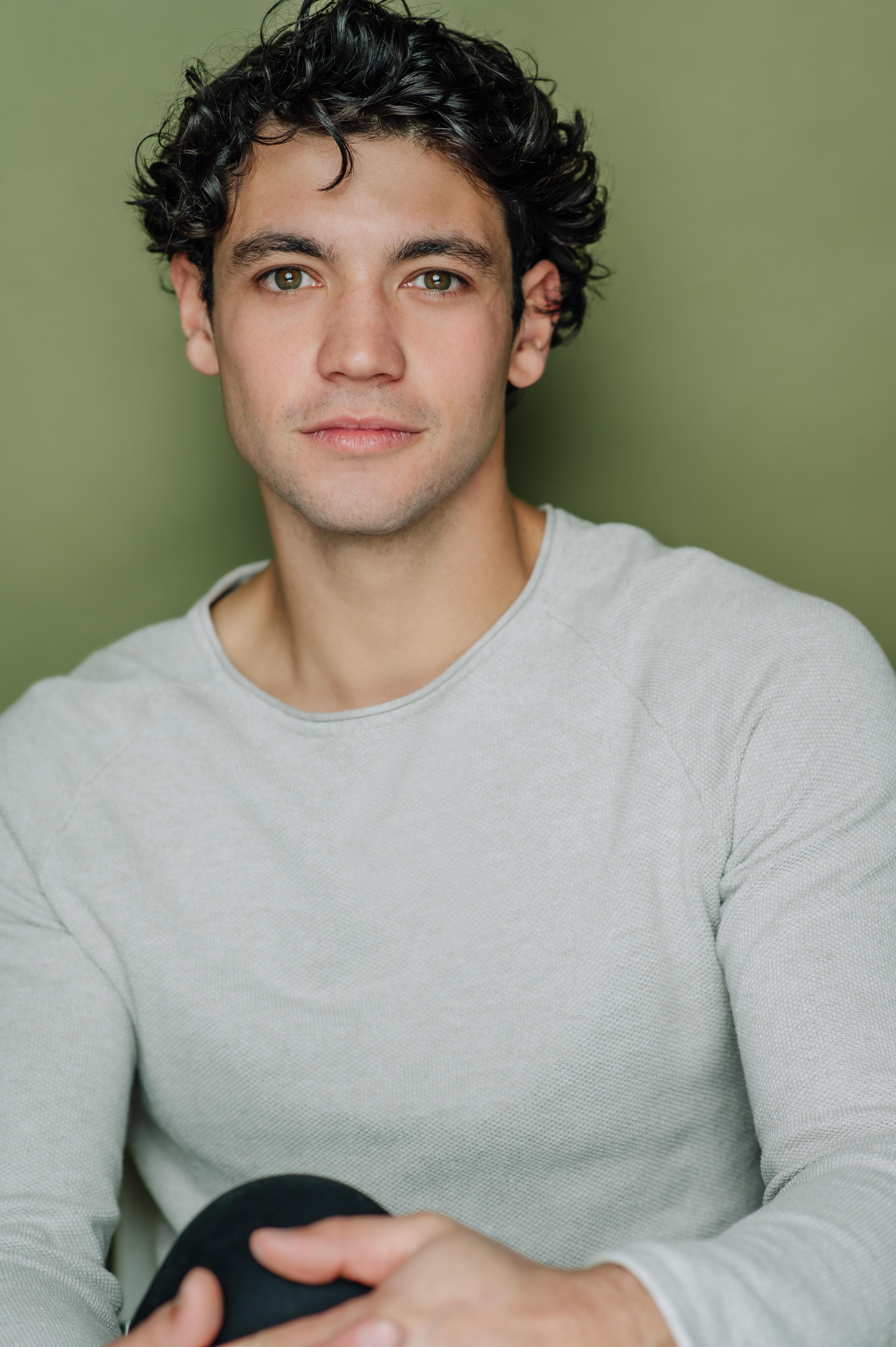 actor Kyle Clark large photo