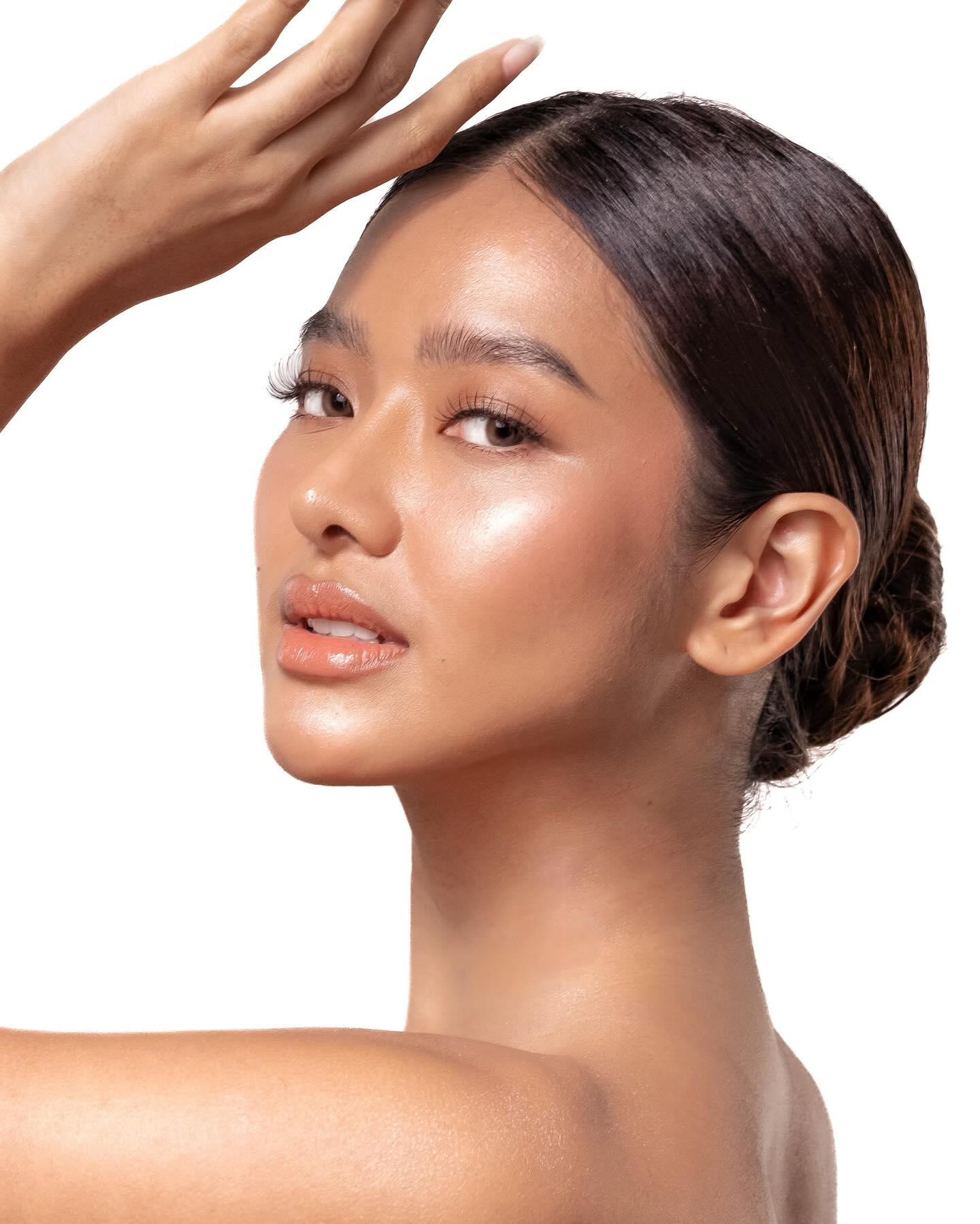 actor Alexandra Rosales large photo