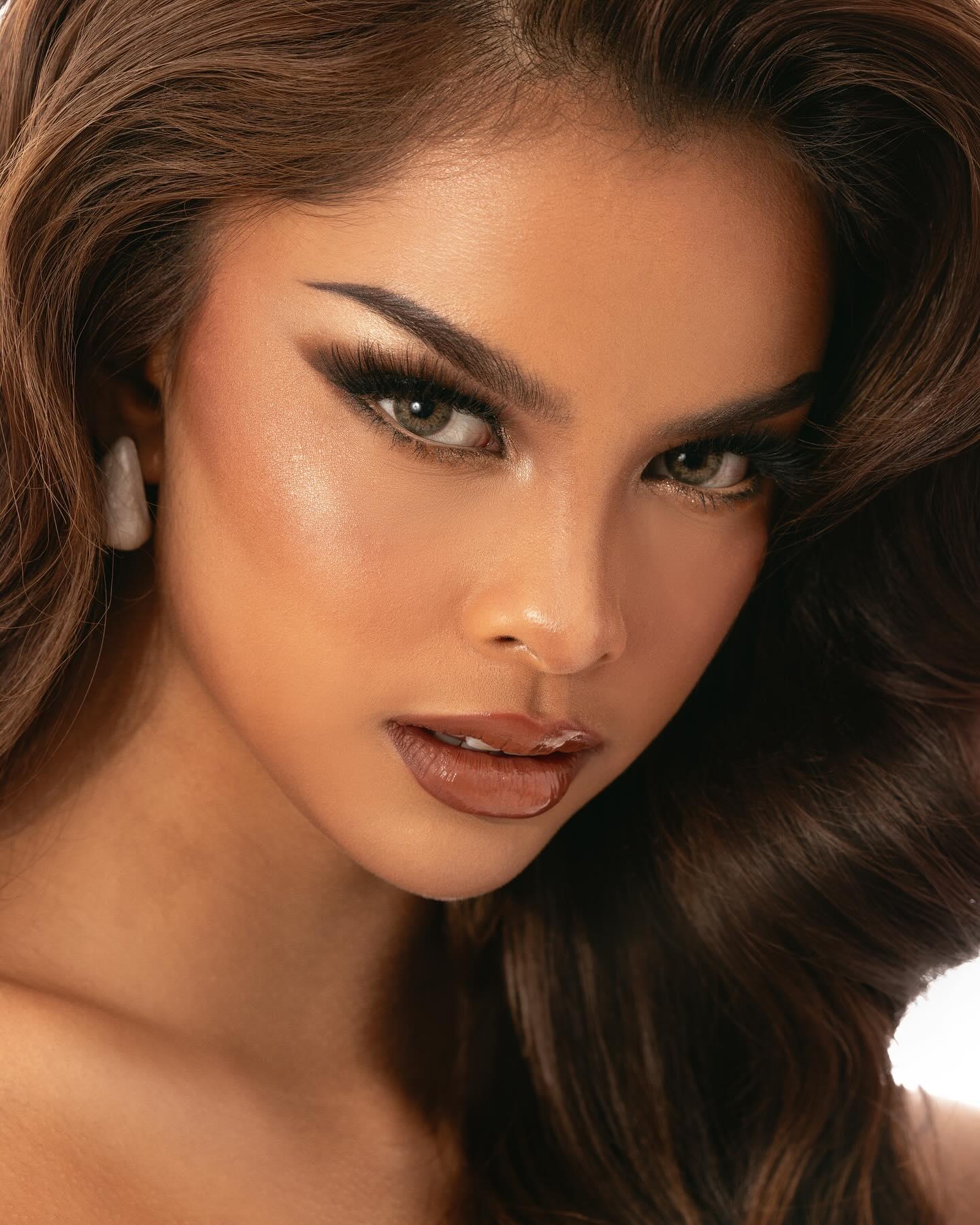 actor Tarah Valencia large photo