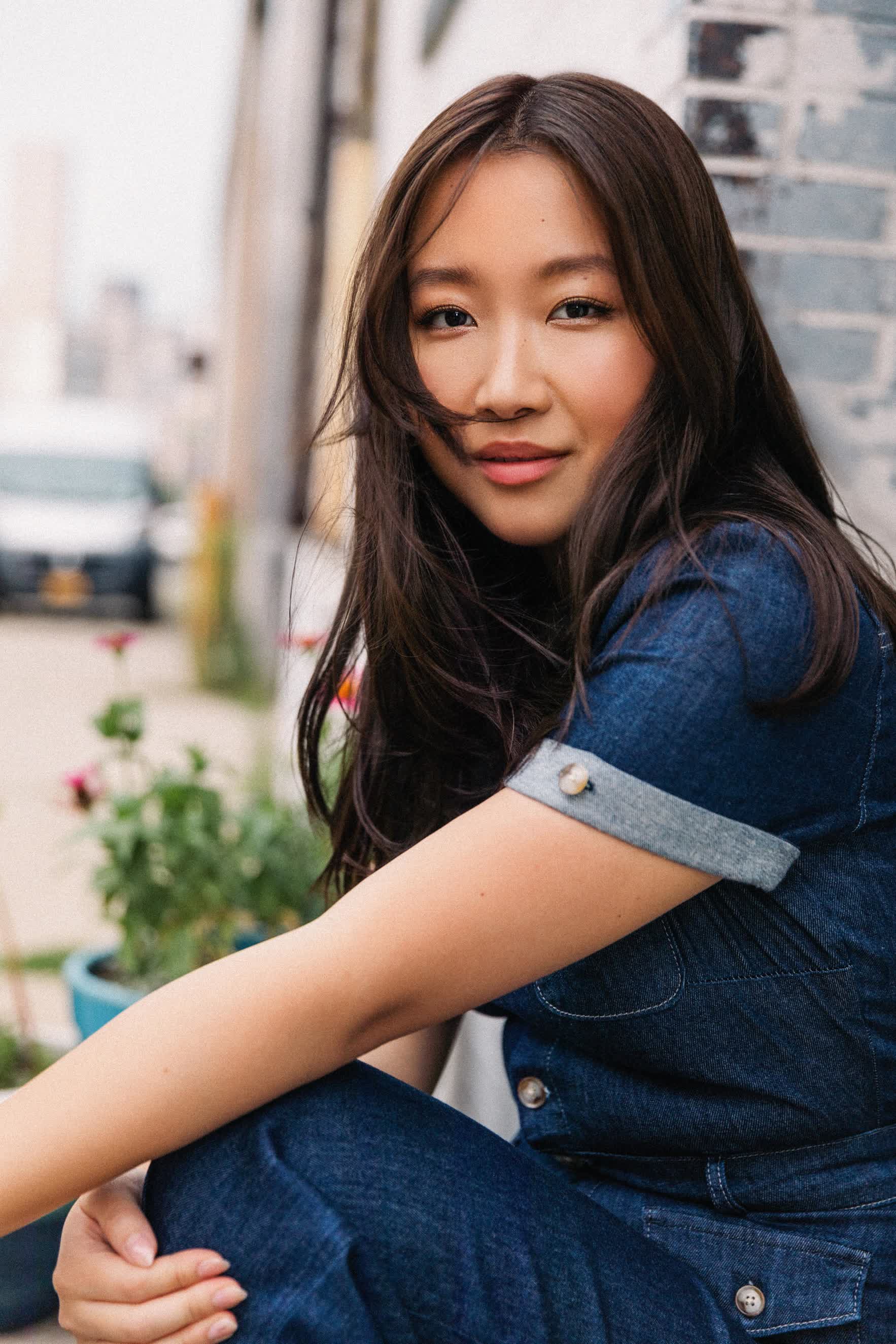 actor Carolyn Kang large photo