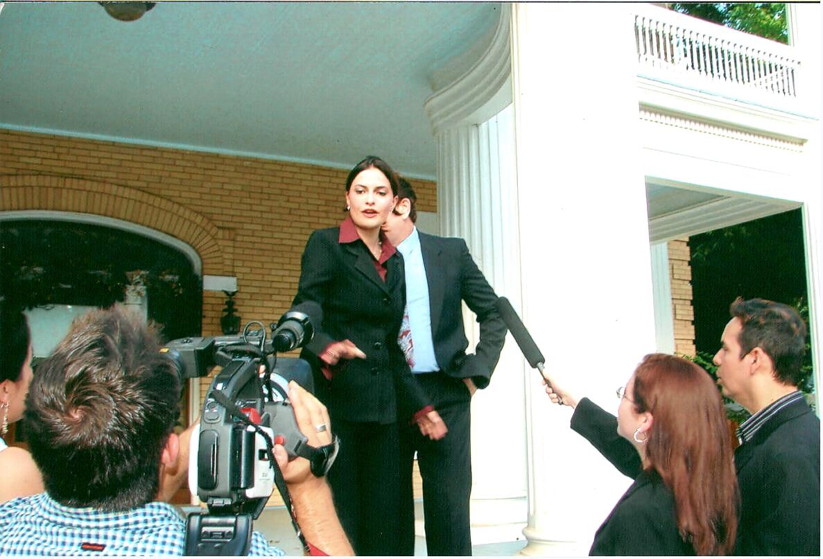 actor Nikki Young large photo