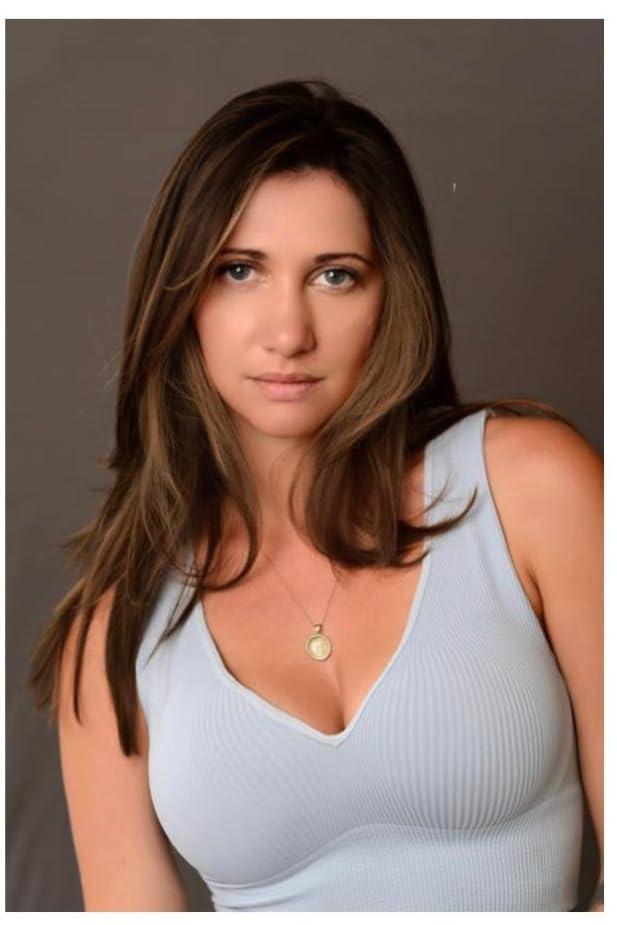 actor Ashleeann Cittell large photo