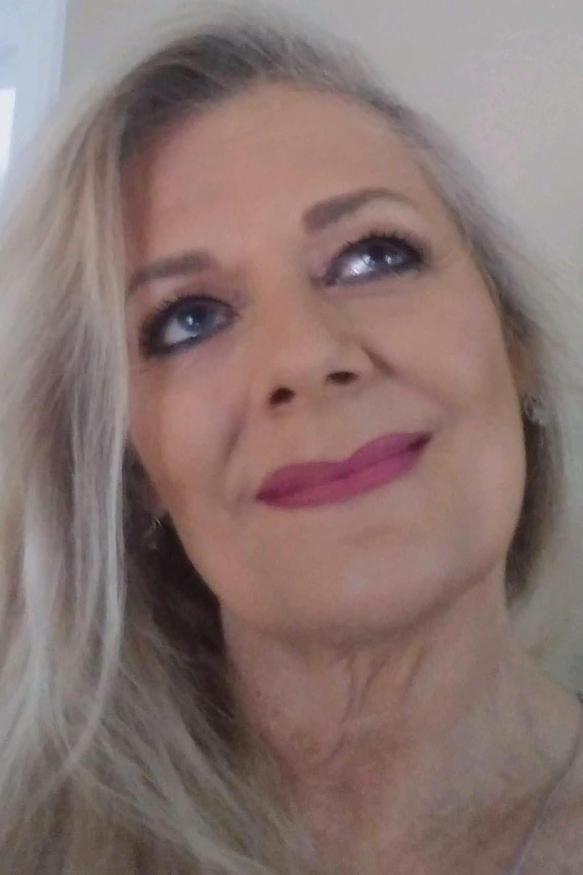 actor Karen Brazelton large photo