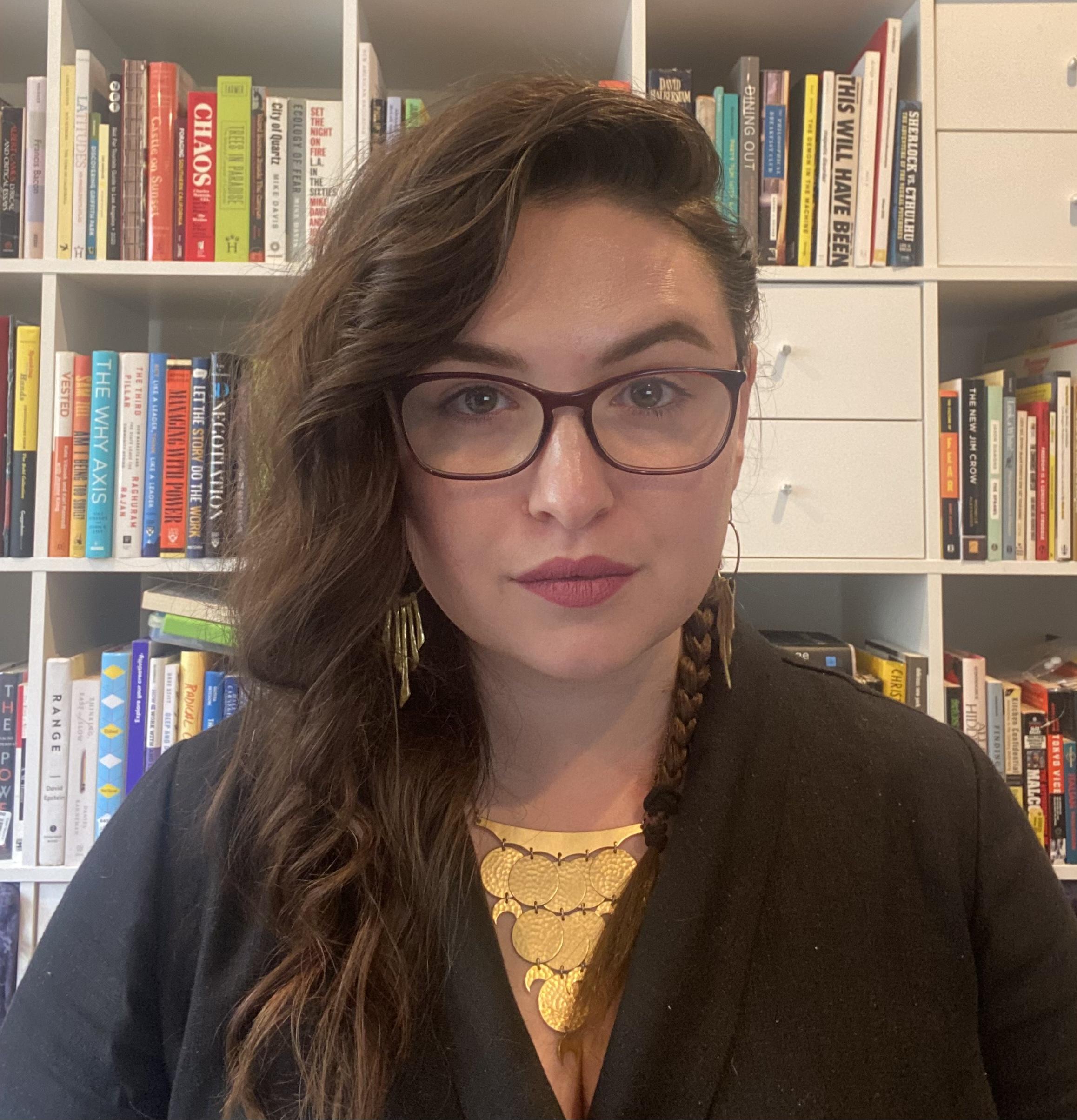 actor Thea Button large photo