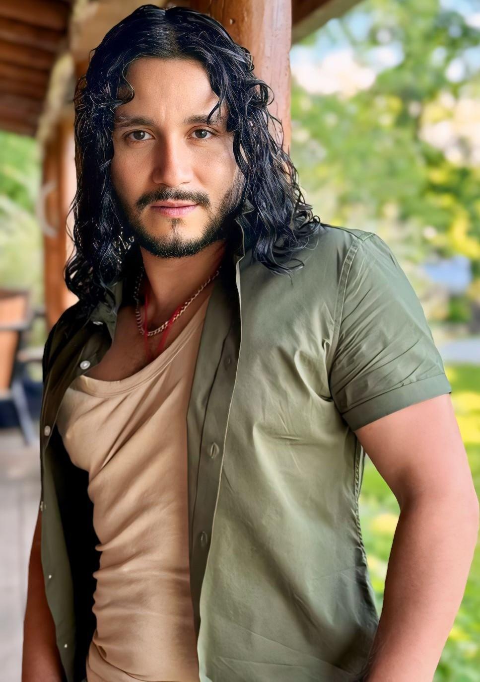 actor Santiago Sky large photo