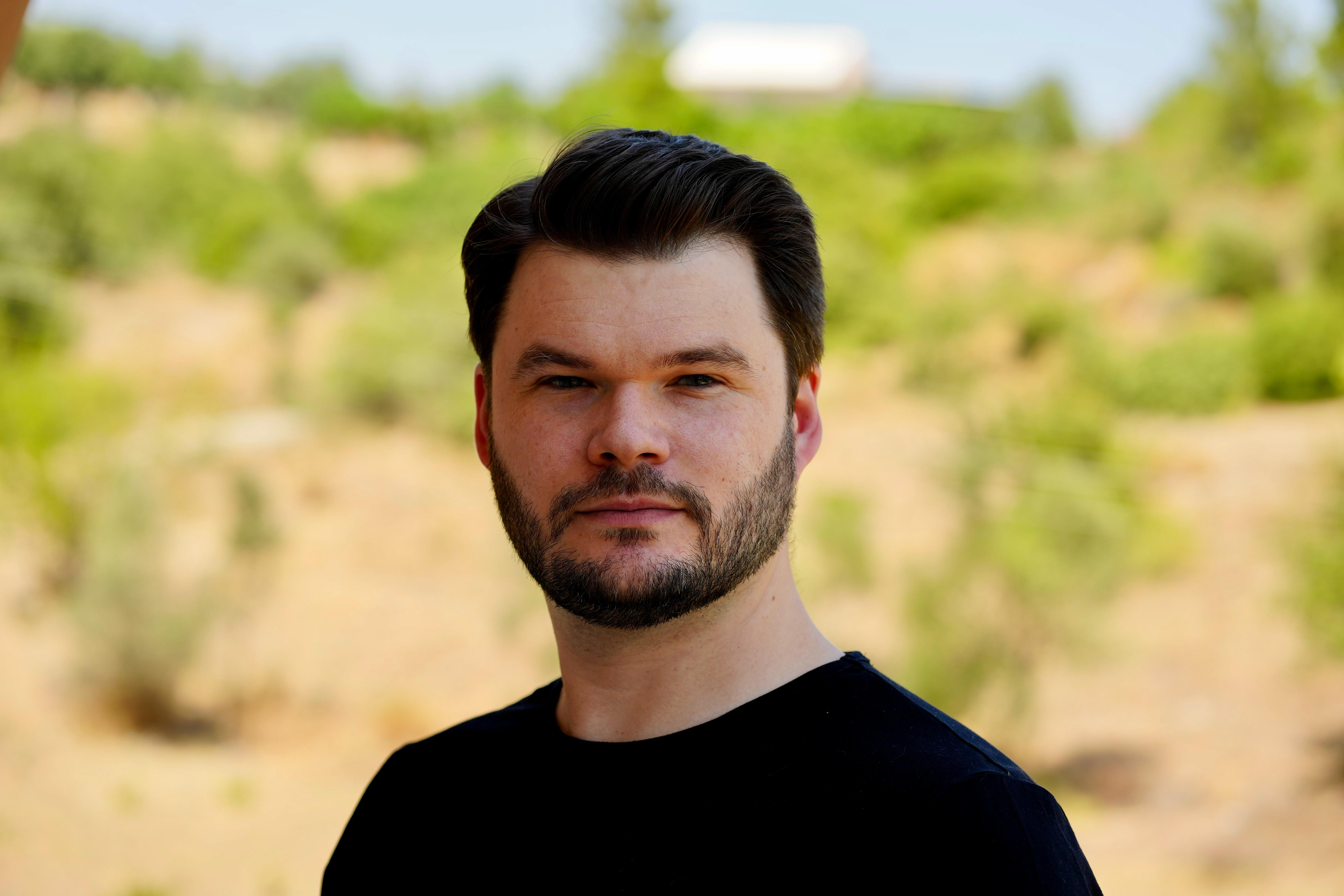 actor Gerald Robert Waddell large photo