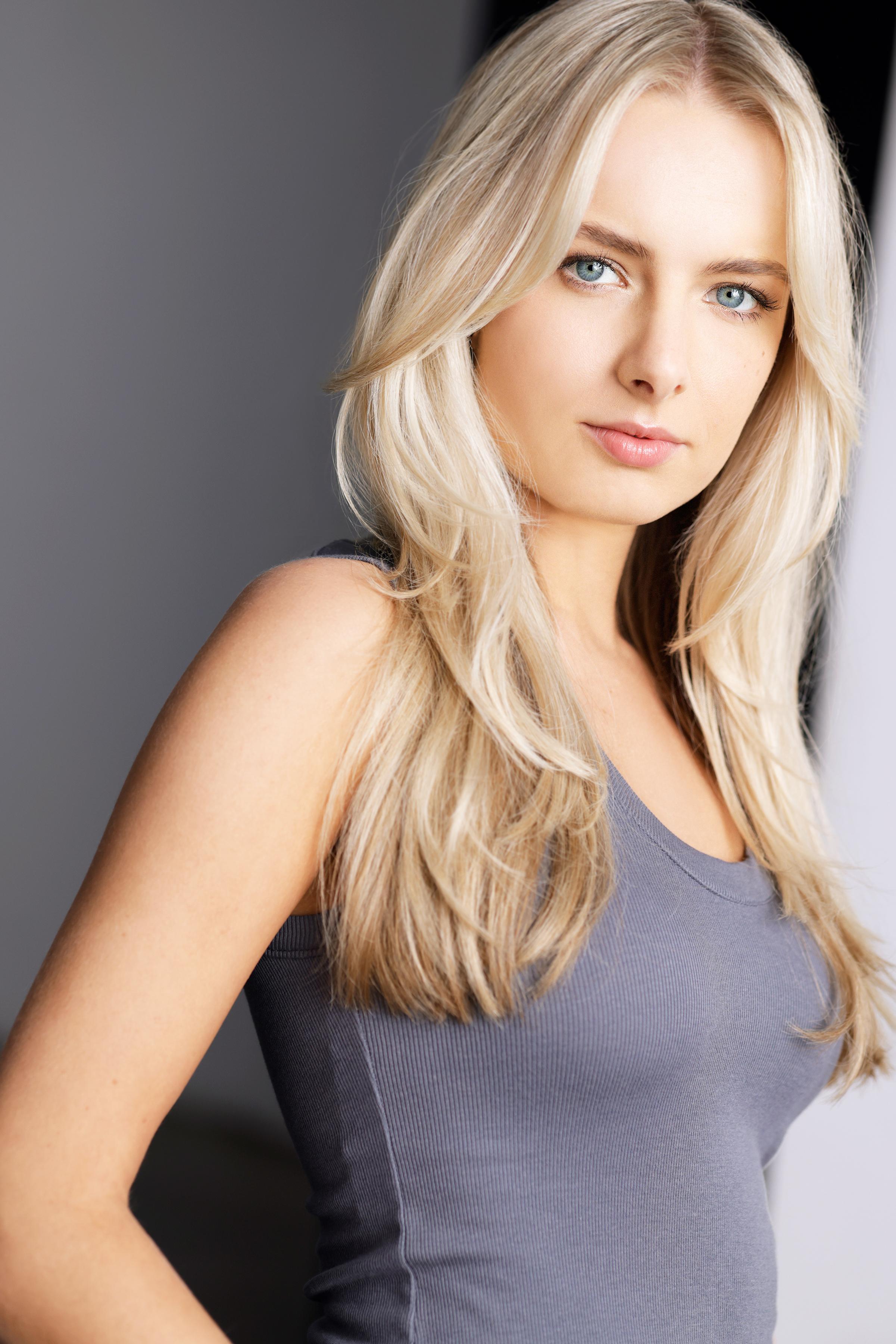 actor Halston Autumn McMurray large photo