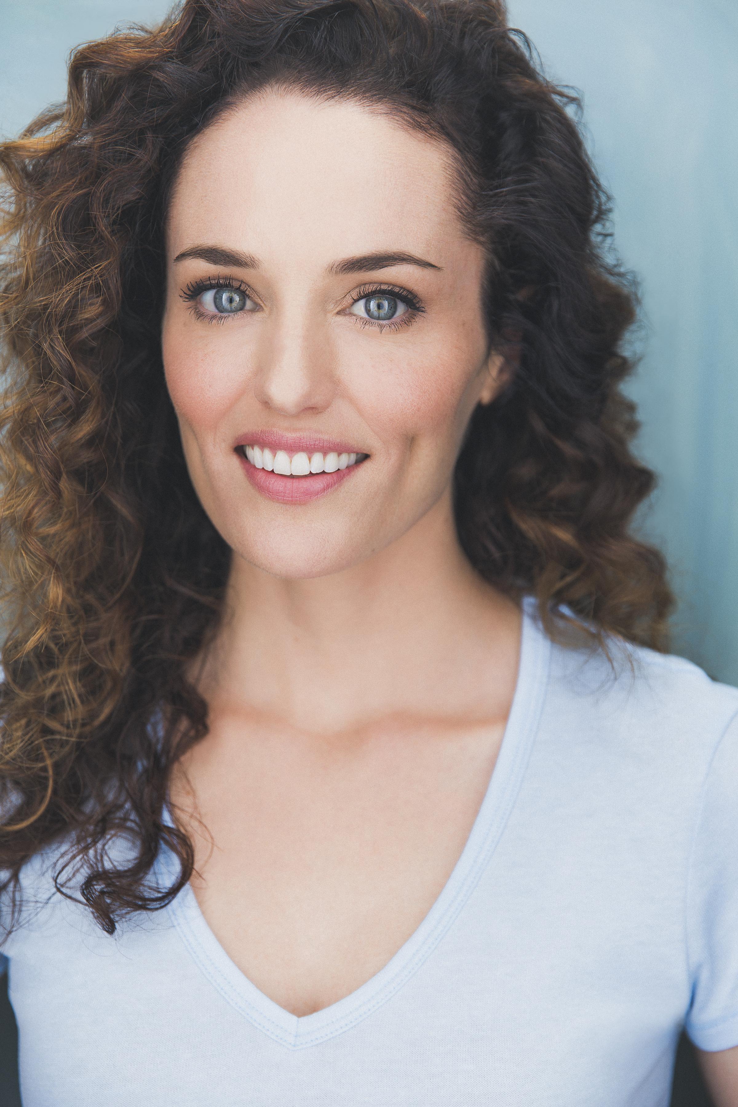 actor Jennifer Ellis large photo