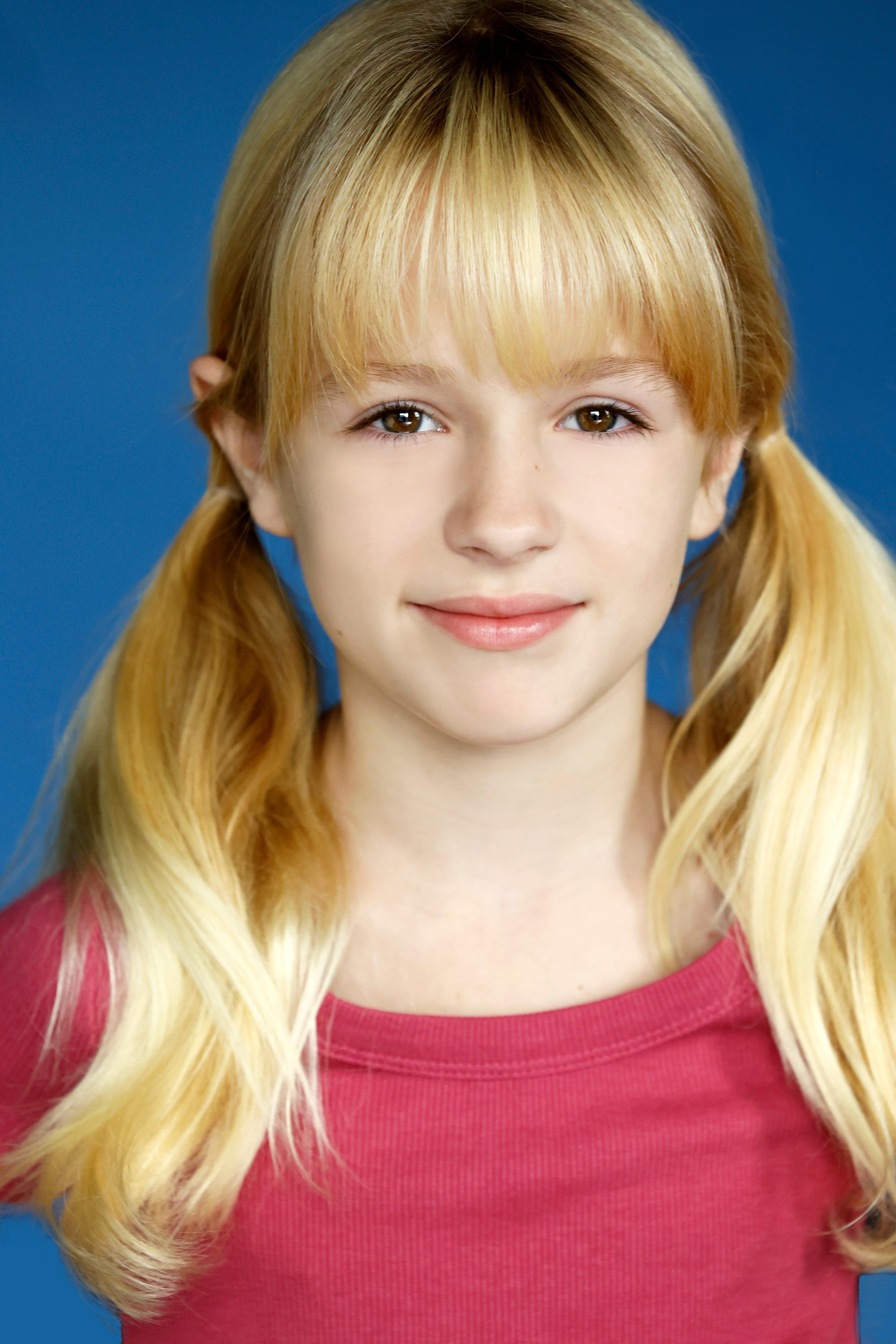 actor Penelope Lou large photo