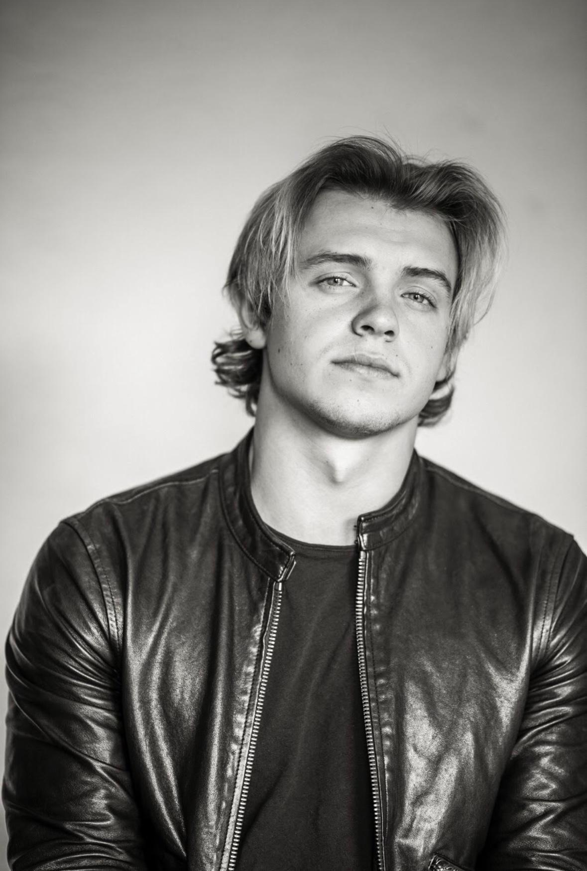 actor Joshua Gray large photo