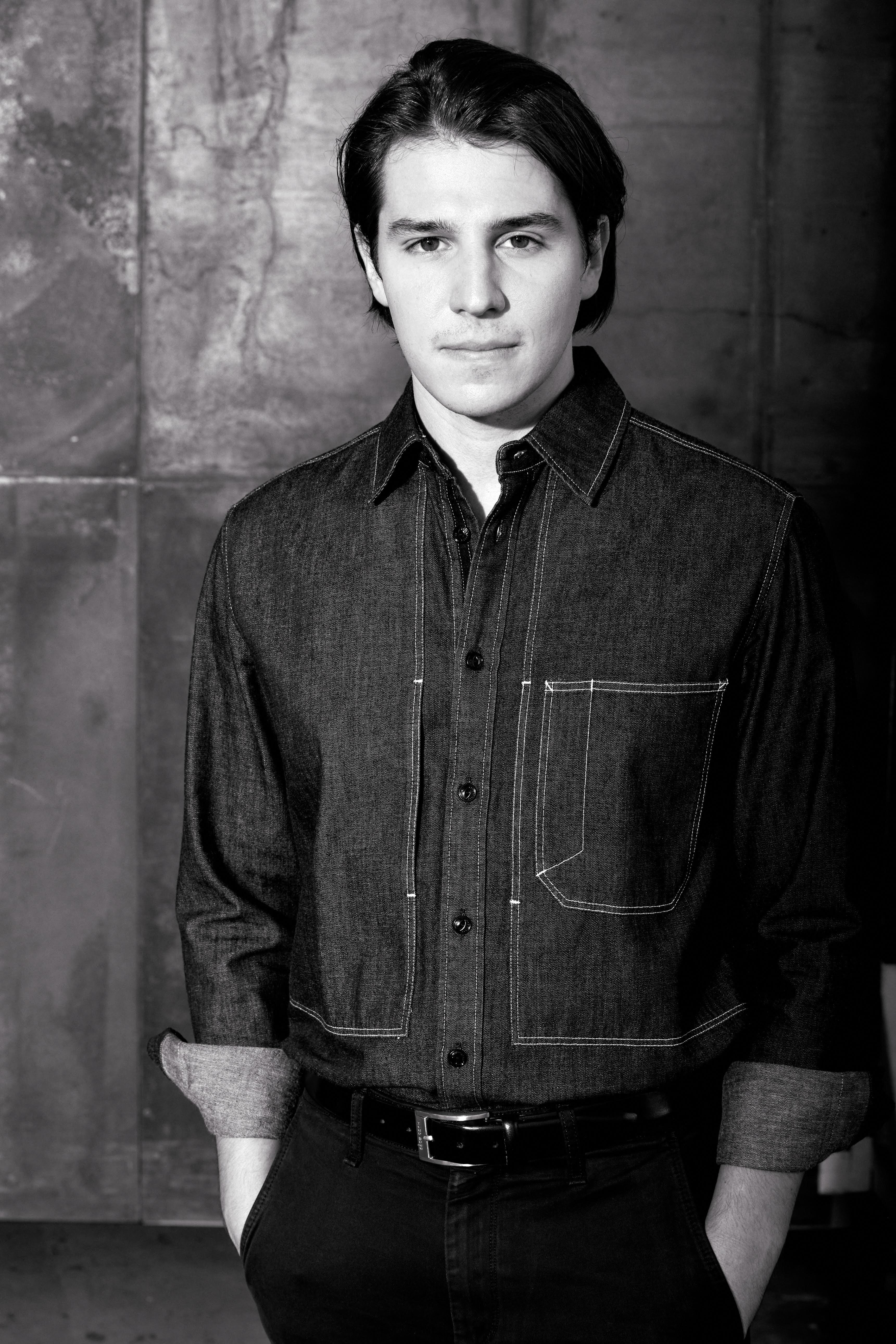 actor Michael Grant large photo