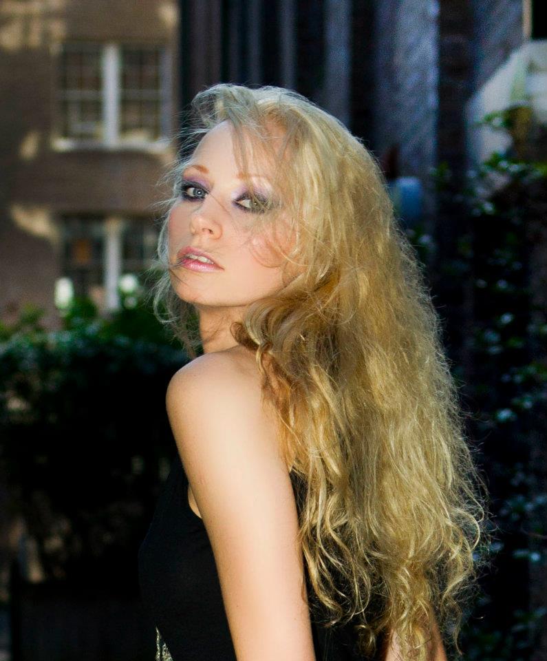 actor Olga Miller large photo