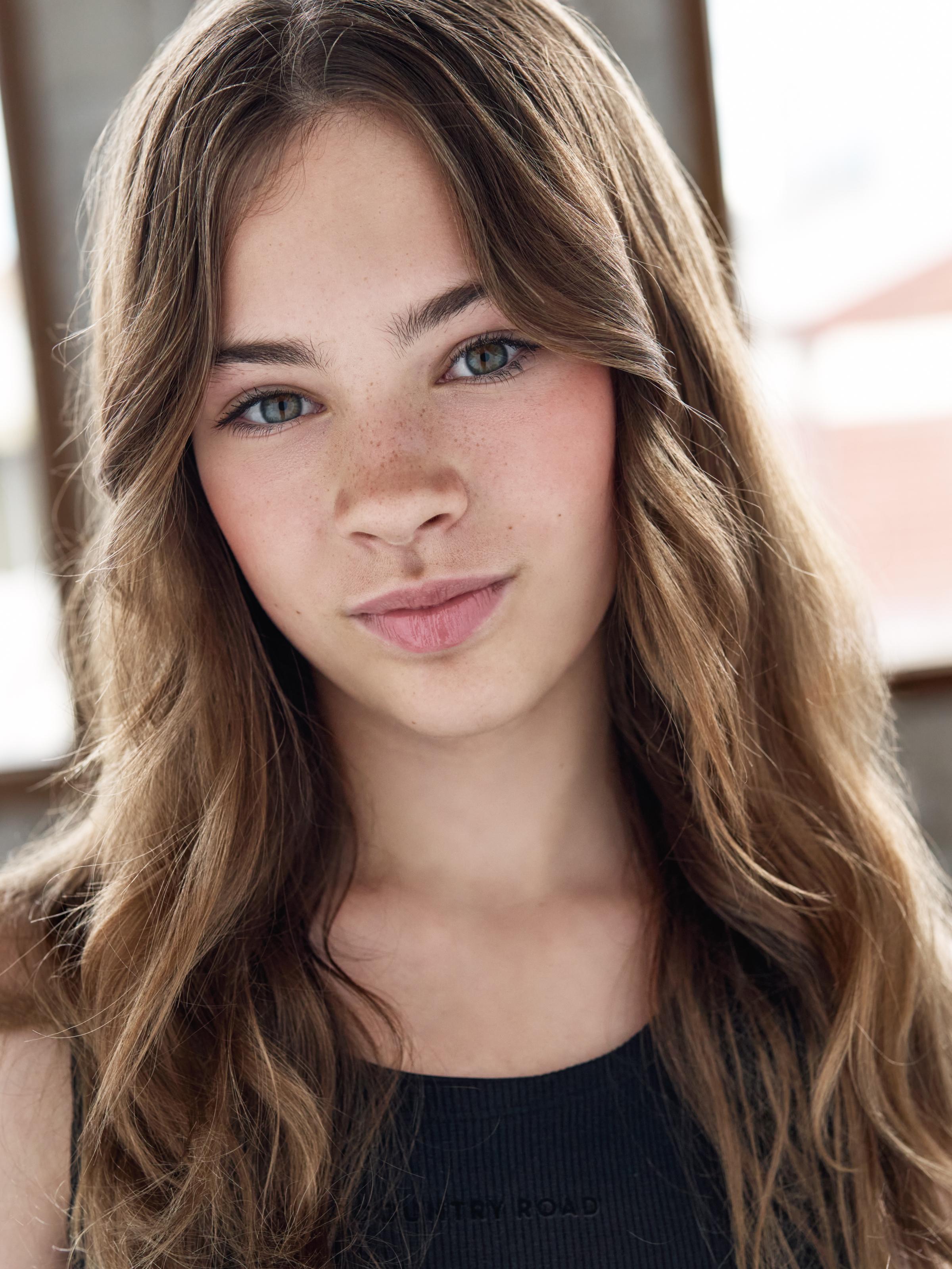 actor Amya Mollison large photo