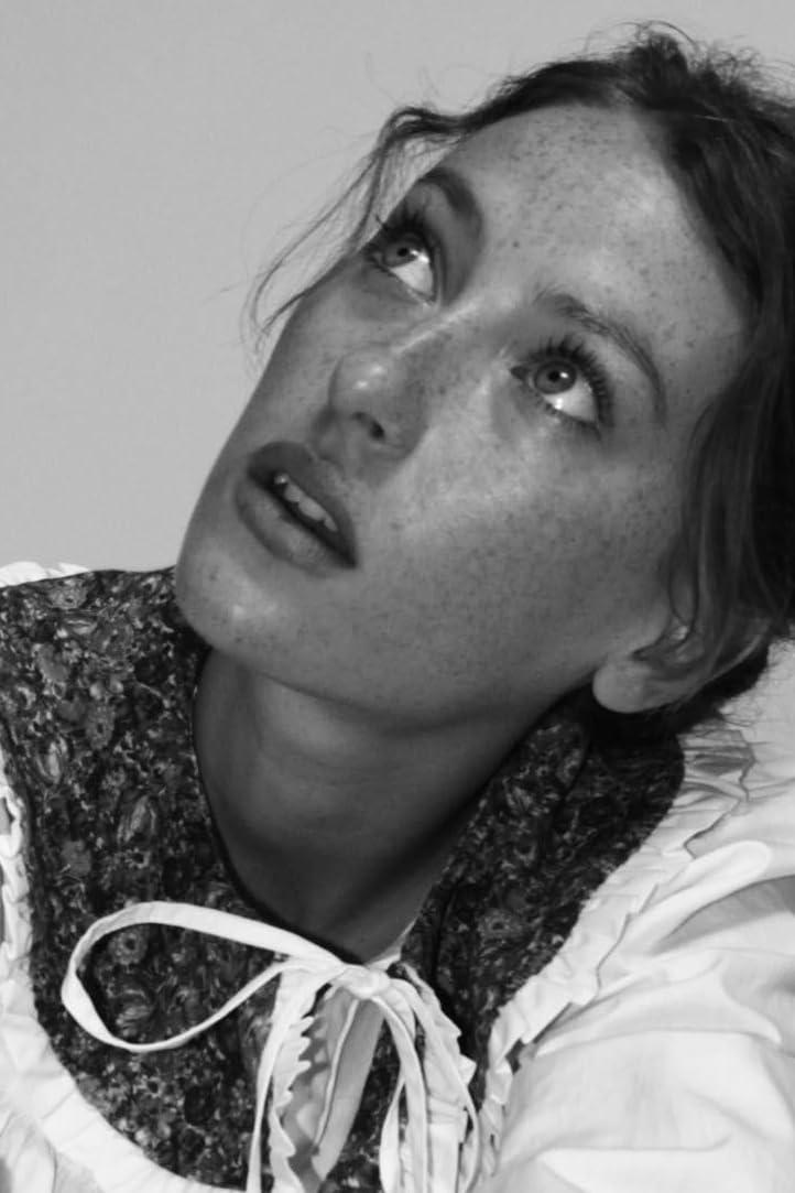 actor Sarah McCormack large photo