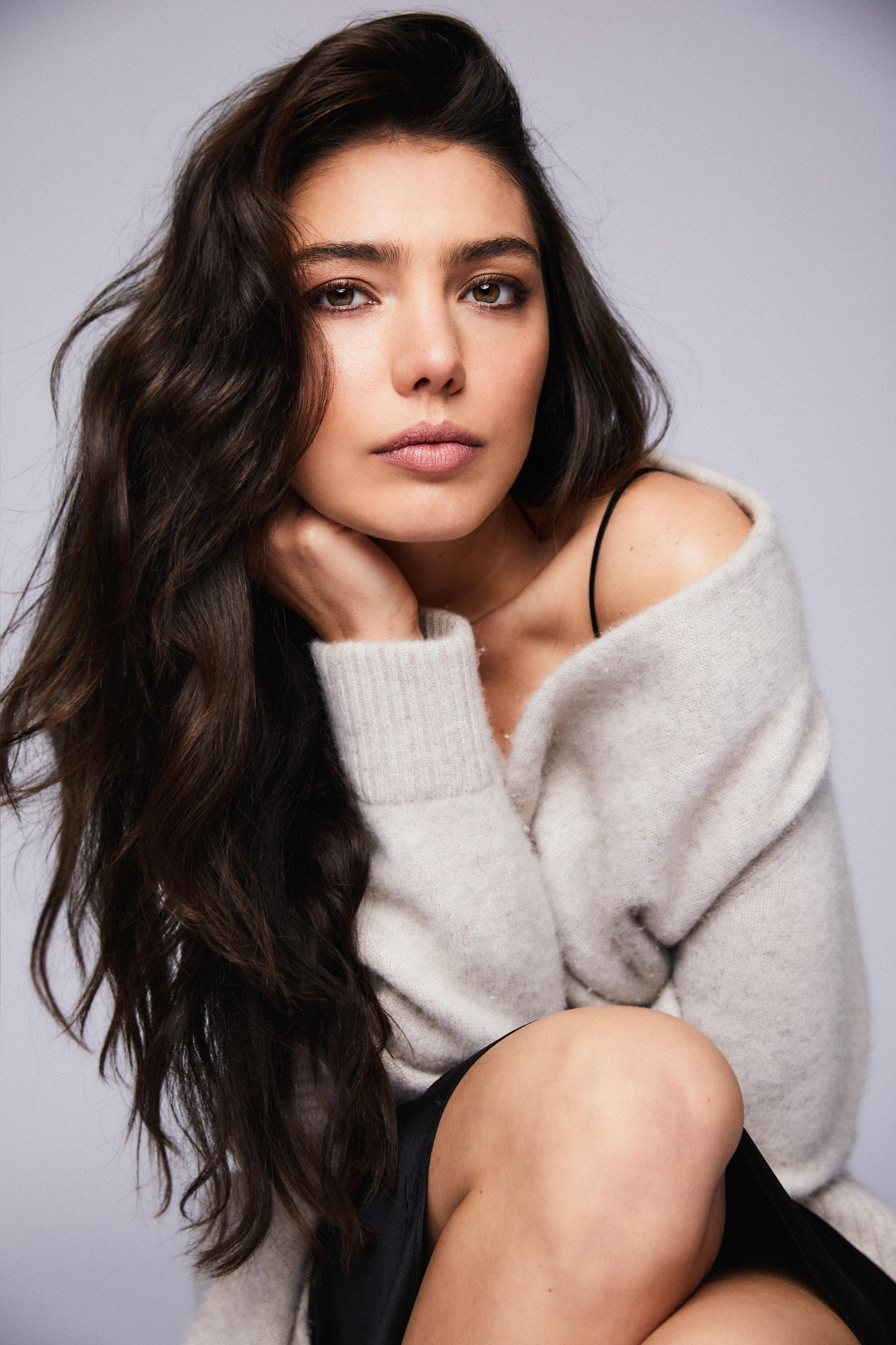 actor Katya Martín large photo