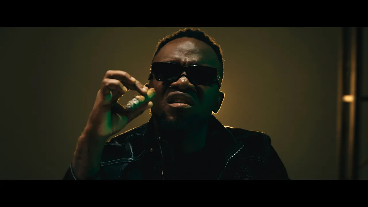Elow'n - Piégé (clip officiel) backdrop