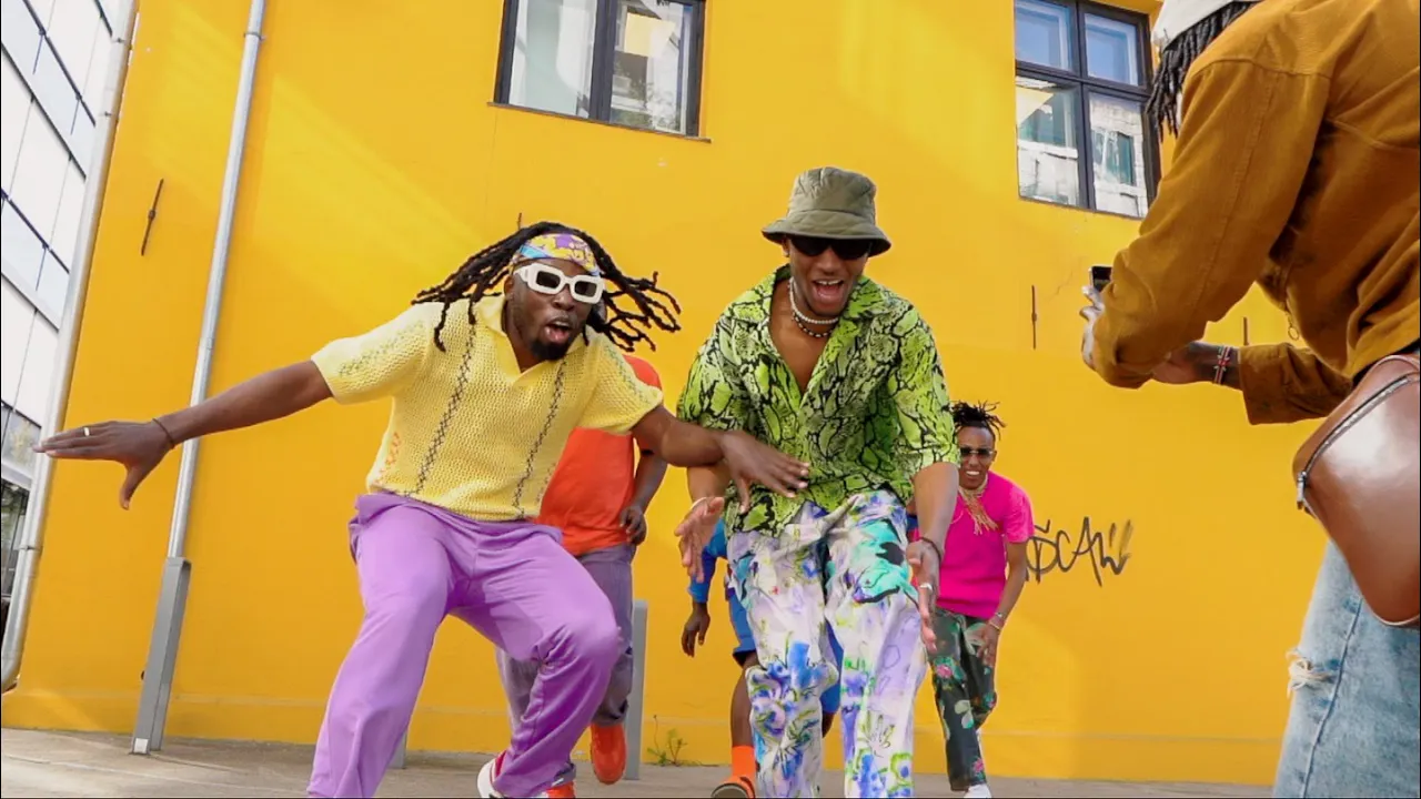 MATATA - A MINUTE [DANCE VIDEO] background