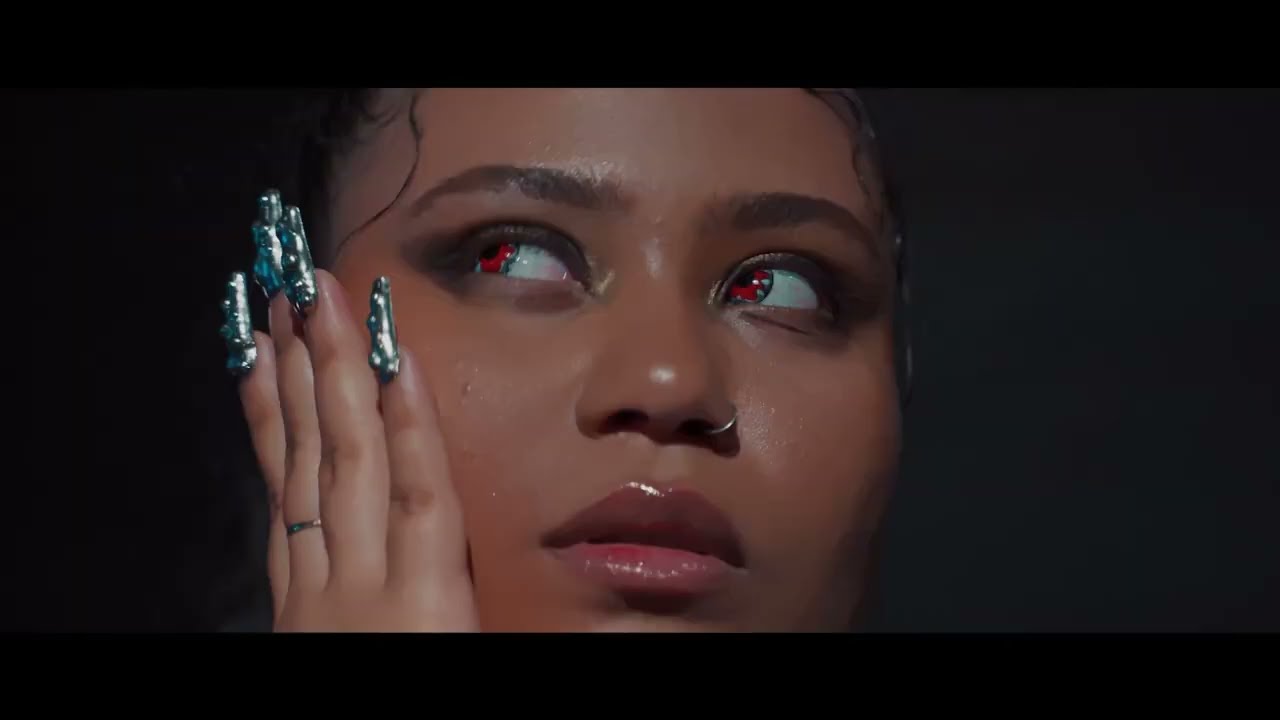 Moliy - Freak (Official Video)