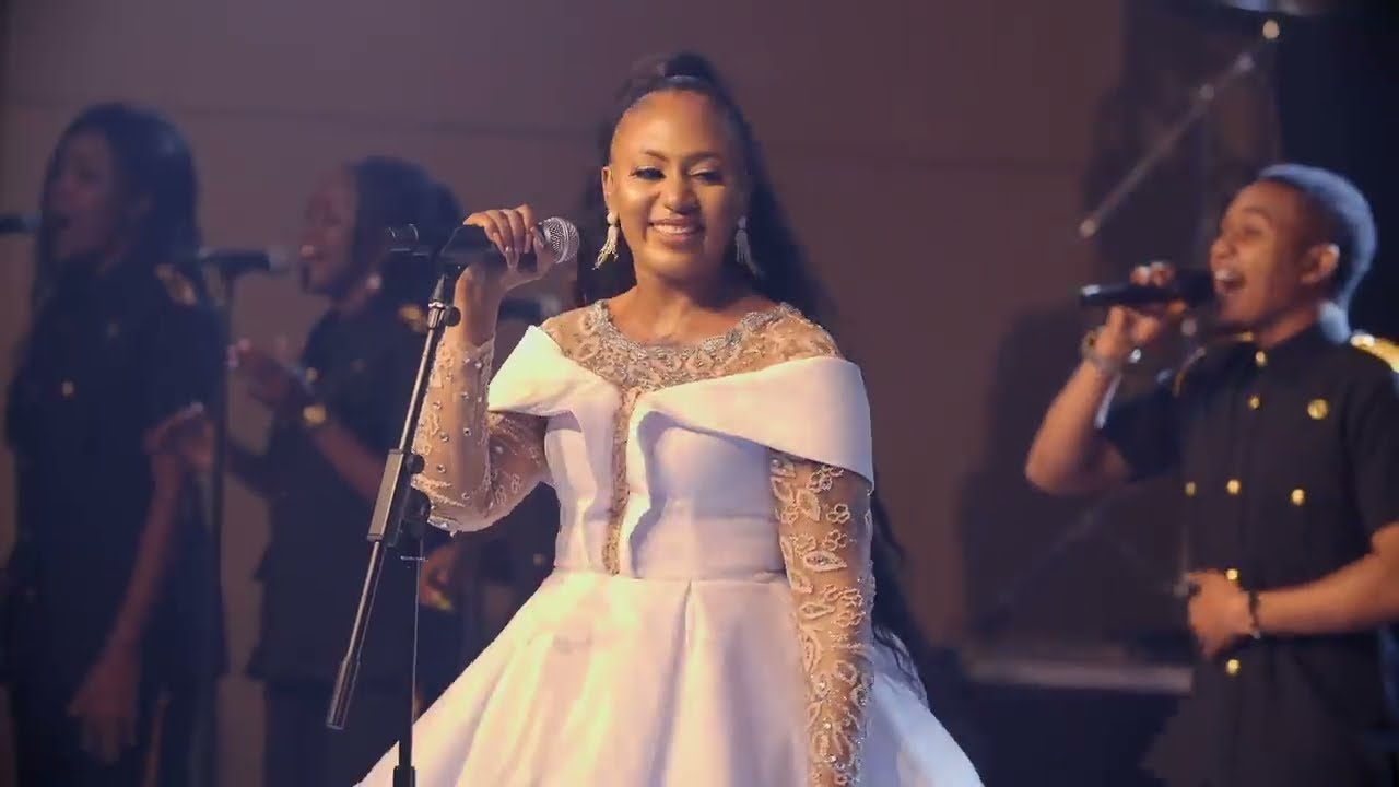 Bella Kombo -Ahsante ( Official Live Recorded Video ) background
