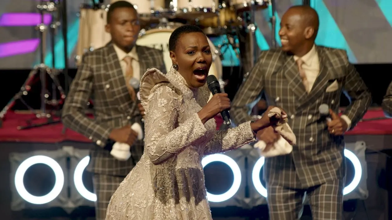 NIMEKUJA KUSEMA -Dr. Sarah K & Shachah Team (LIVE VIDEO)SMS... SKIZA 6930833 send to 811