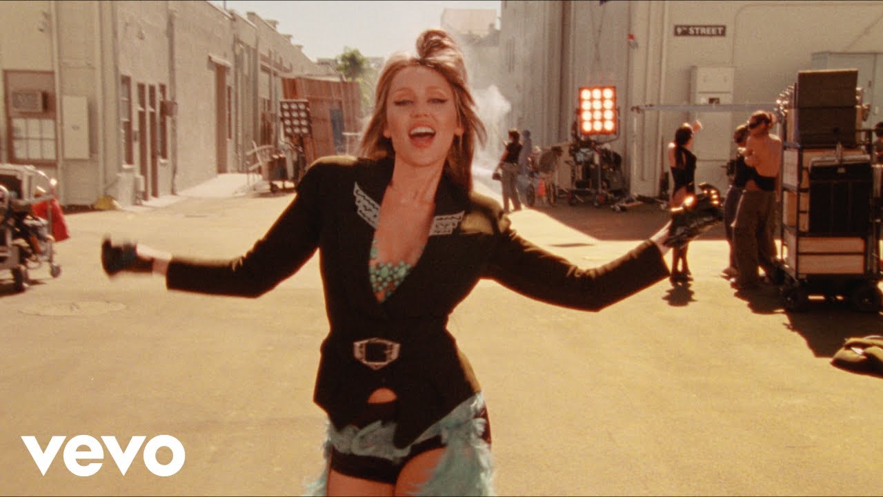 Miley Cyrus - Easy Lover (Official Video) background