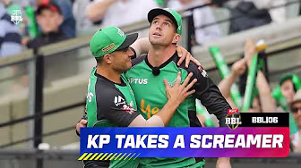 Kevin Pietersen Takes An OUTRAGEOUS Catch At The MCG! background