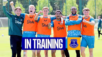 Everton train ahead of FINAL game at Goodison Park! background