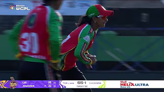 An absolute stunner on the boundary from Molly Penfold! 😳