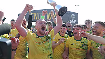 Caernarfon Town | What is a Cofi? What qualifying for Europe meant to the Cofi Army ЁЯЯбЁЯЯв background