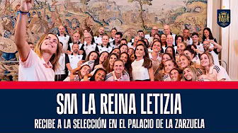 SM la Reina Doña Letizia recibe a la Selección Española en el Palacio de La Zarzuela | 🔴 SEFUTBOL backdrop