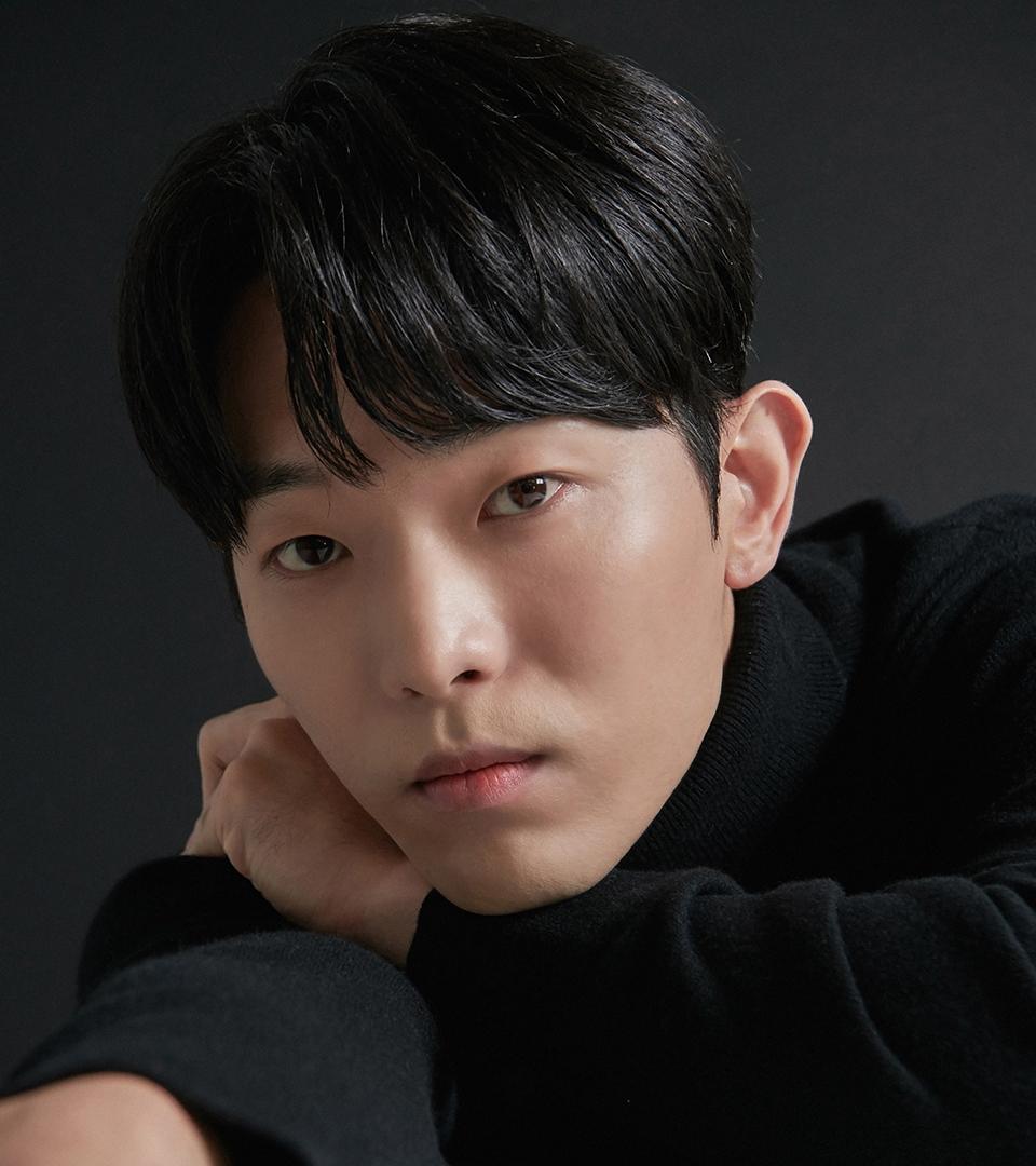 actor Kyu-Sung Lee large photo