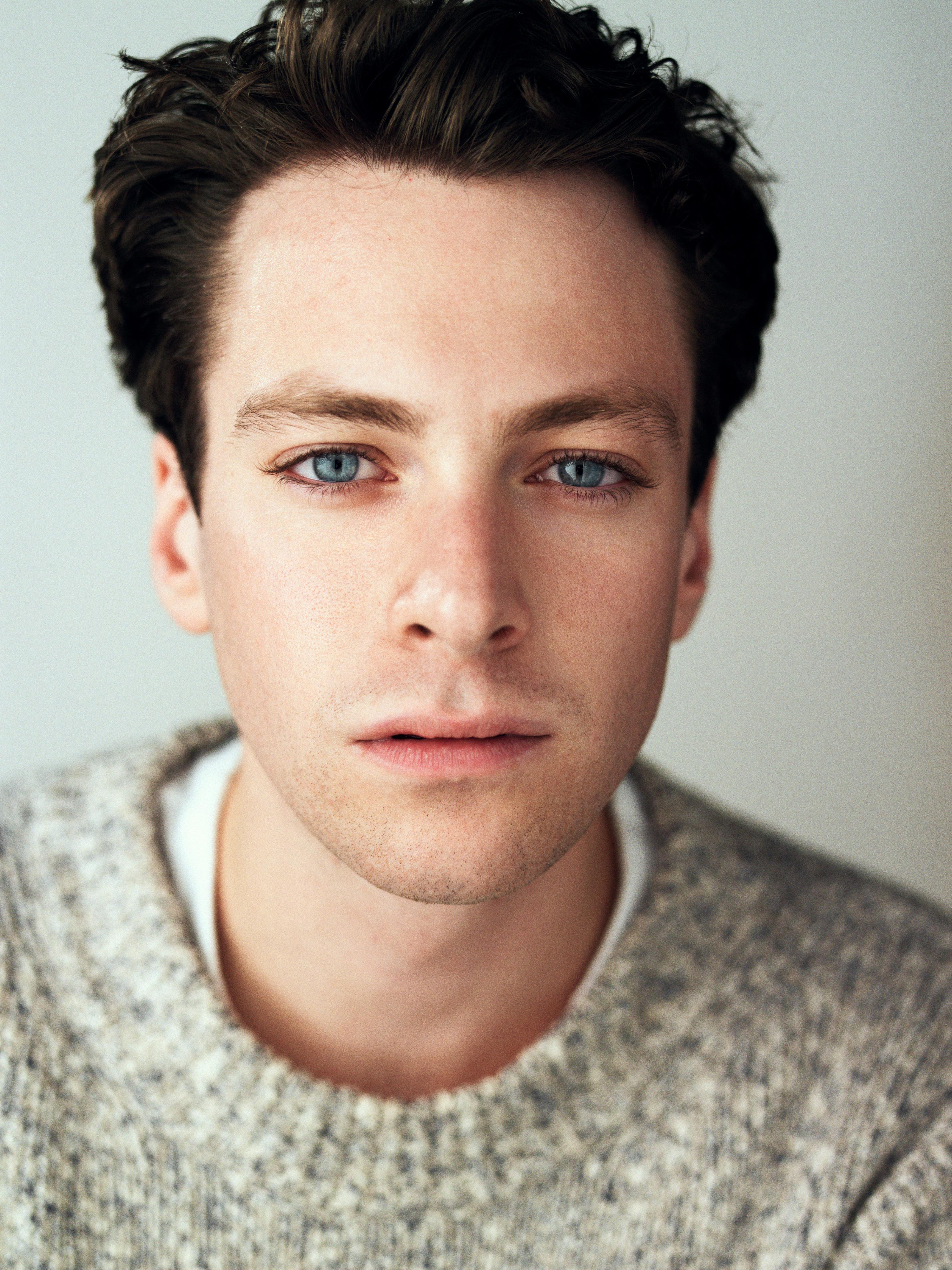 actor Philip Schneider large photo