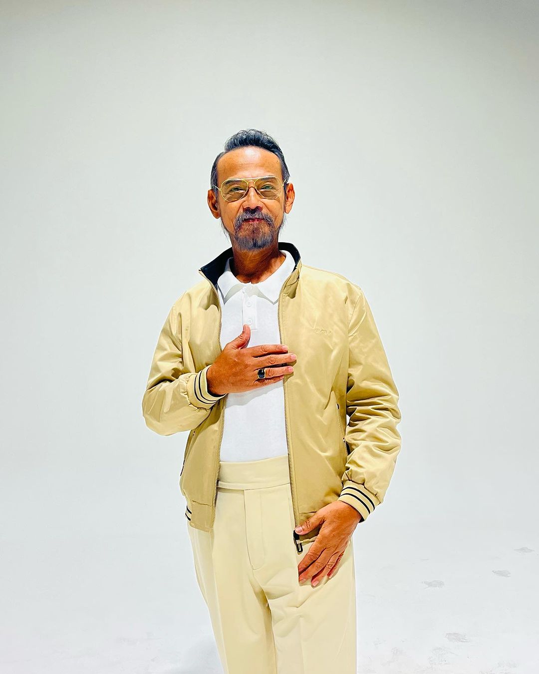 actor Sahatchai 'Stop' Chumrum large photo